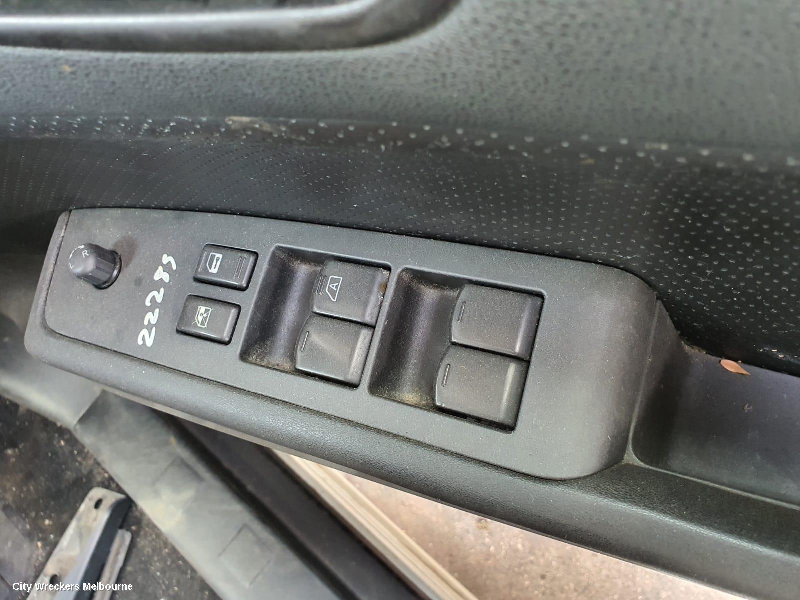 NISSAN XTRAIL LEFT TAILLIGHT, T31, BUMPER REFLECTOR, 09/2007 - 12/2013