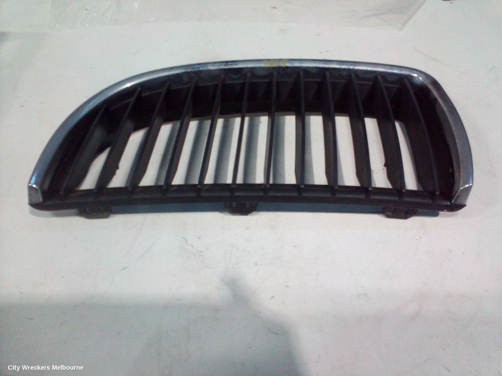 BMW 3 SERIES GRILLE, RADIATOR GRILLE (LH SIDE), E90/E91, SEDAN/WAGON, CHROME ONLY, 03/2005 - 08/2008