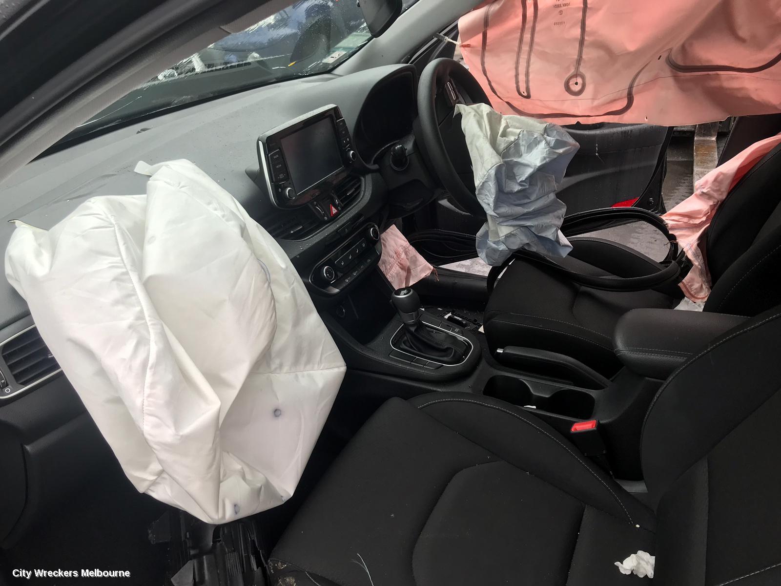 HYUNDAI I30 RIGHT FRONT DOOR WINDOW, PD, HATCH, 03/2017 ONWARDS