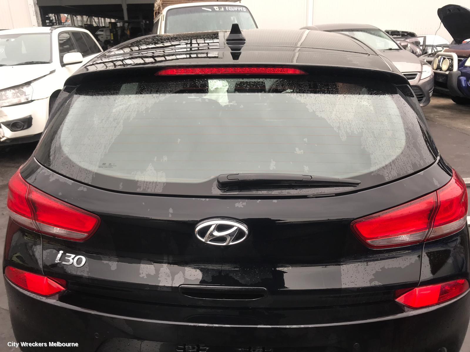 HYUNDAI I30 RIGHT FRONT DOOR WINDOW, PD, HATCH, 03/2017 ONWARDS
