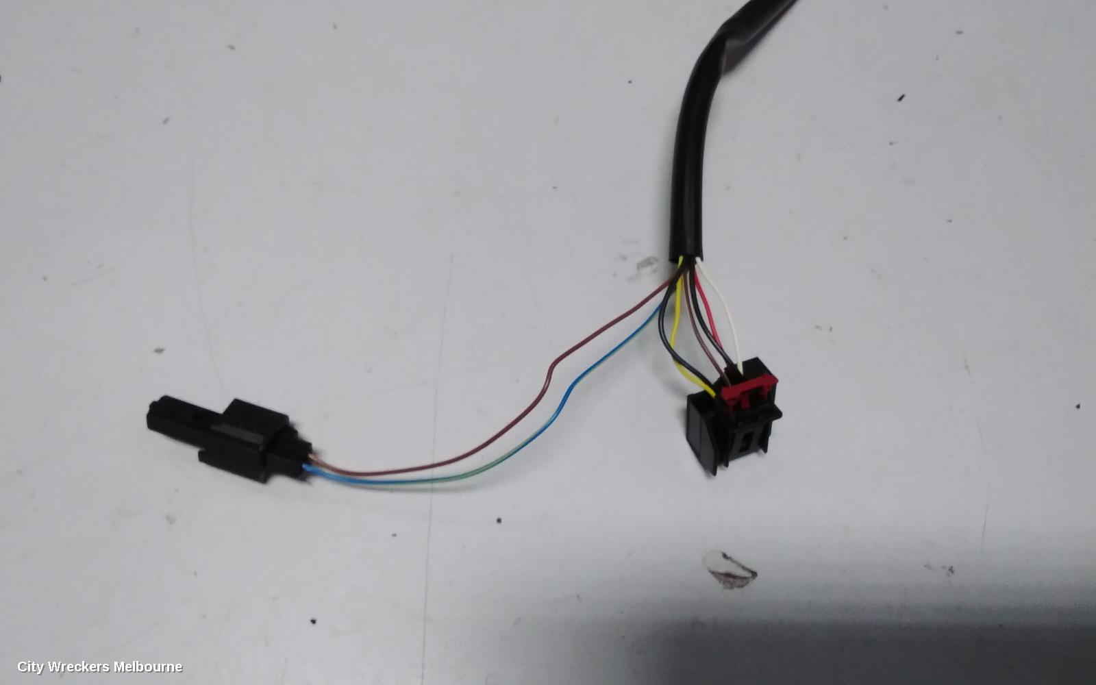 AUDI A4 LEFT DOOR MIRROR, B8 8K, A4, MANUAL FOLD, NO LANE CHANGE ASSIST TYPE, 1 PLUG (6 WIRE), 02/2008 - 05/2009