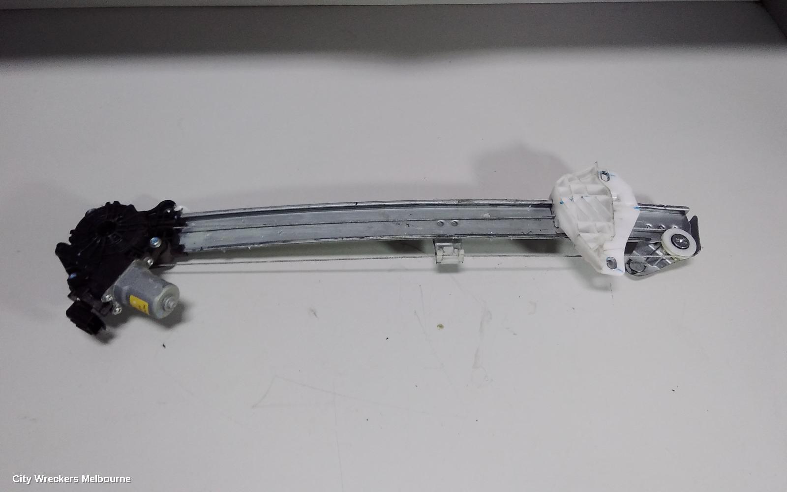 HONDA CRV RIGHT FRONT WINDOW REG/MOTOR, RW, 05/2017 - 08/2023