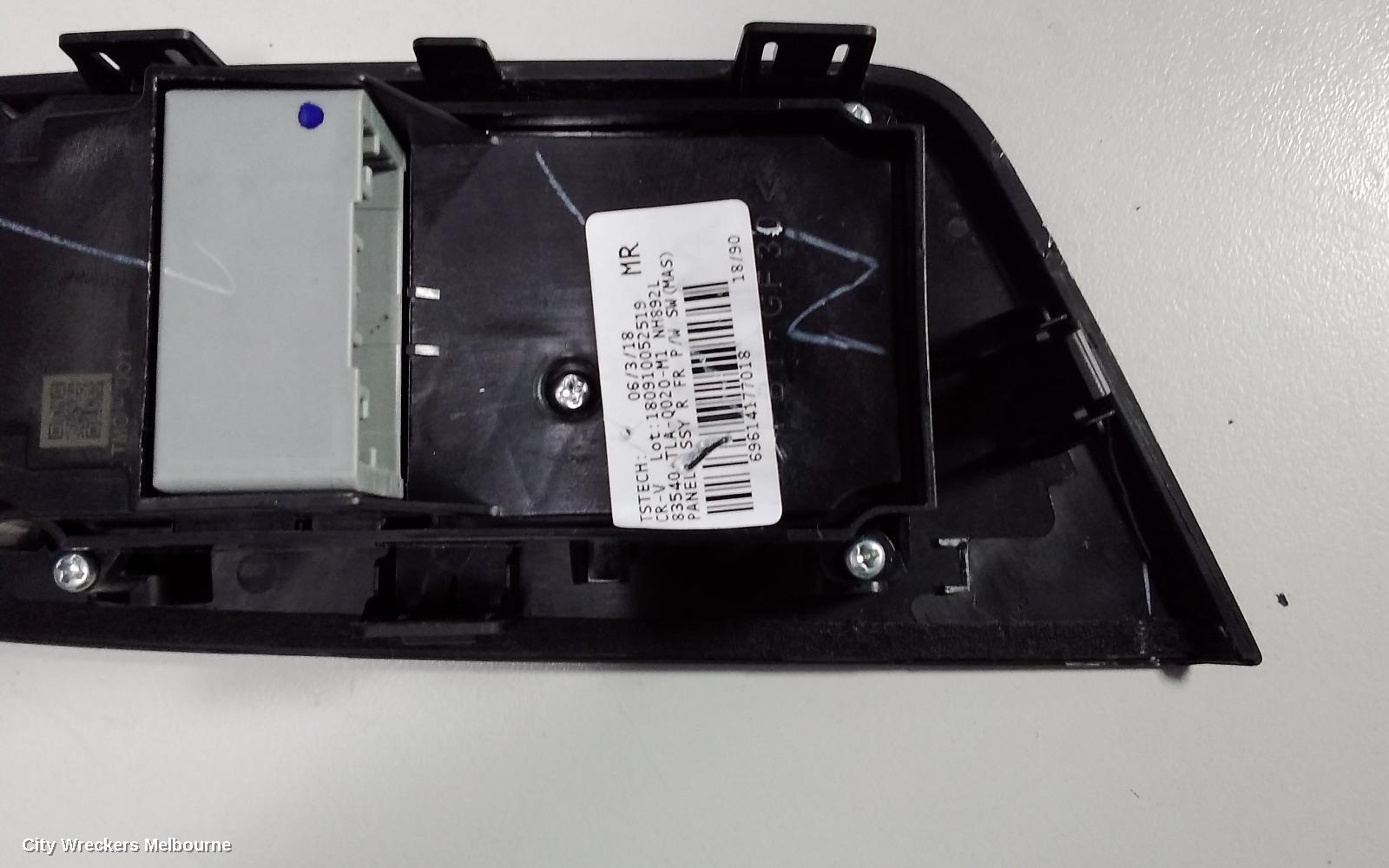 HONDA CRV PWR DR WIND SWITCH, RH FRONT (MASTER SWITCH), W/ AUTO DOWN ON RHF ONLY, RW, 05/2017 ONWARDS