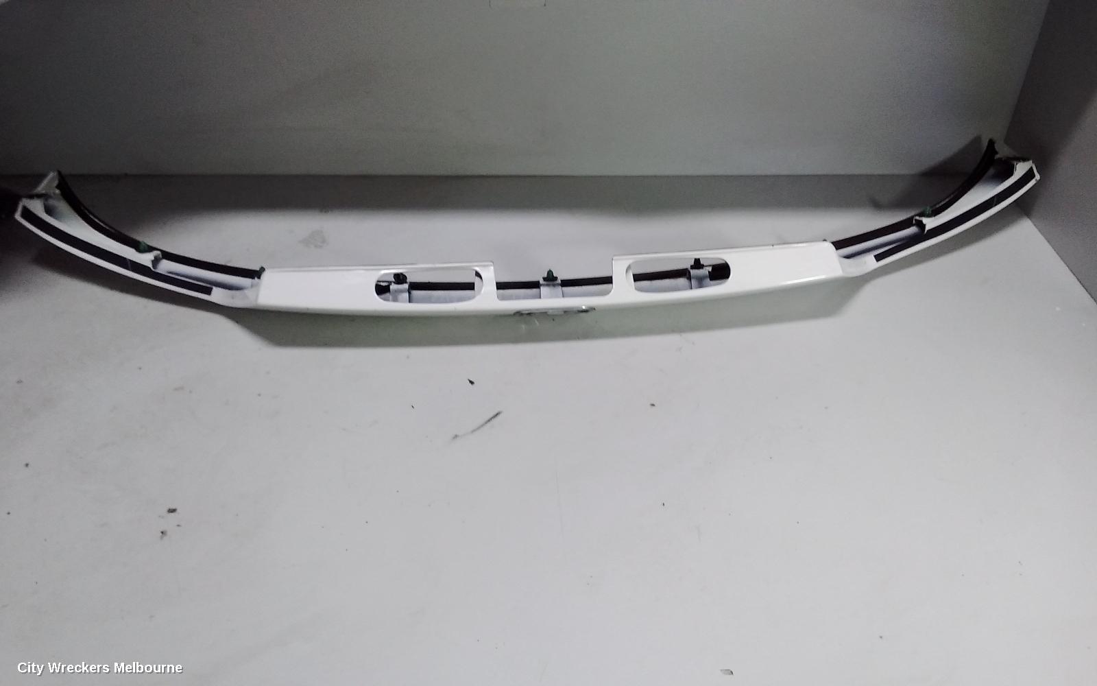 HONDA HRV REAR GARNISH, TAILGATE GARNISH (CENTRE), RU5, 12/2014 - 06/2018