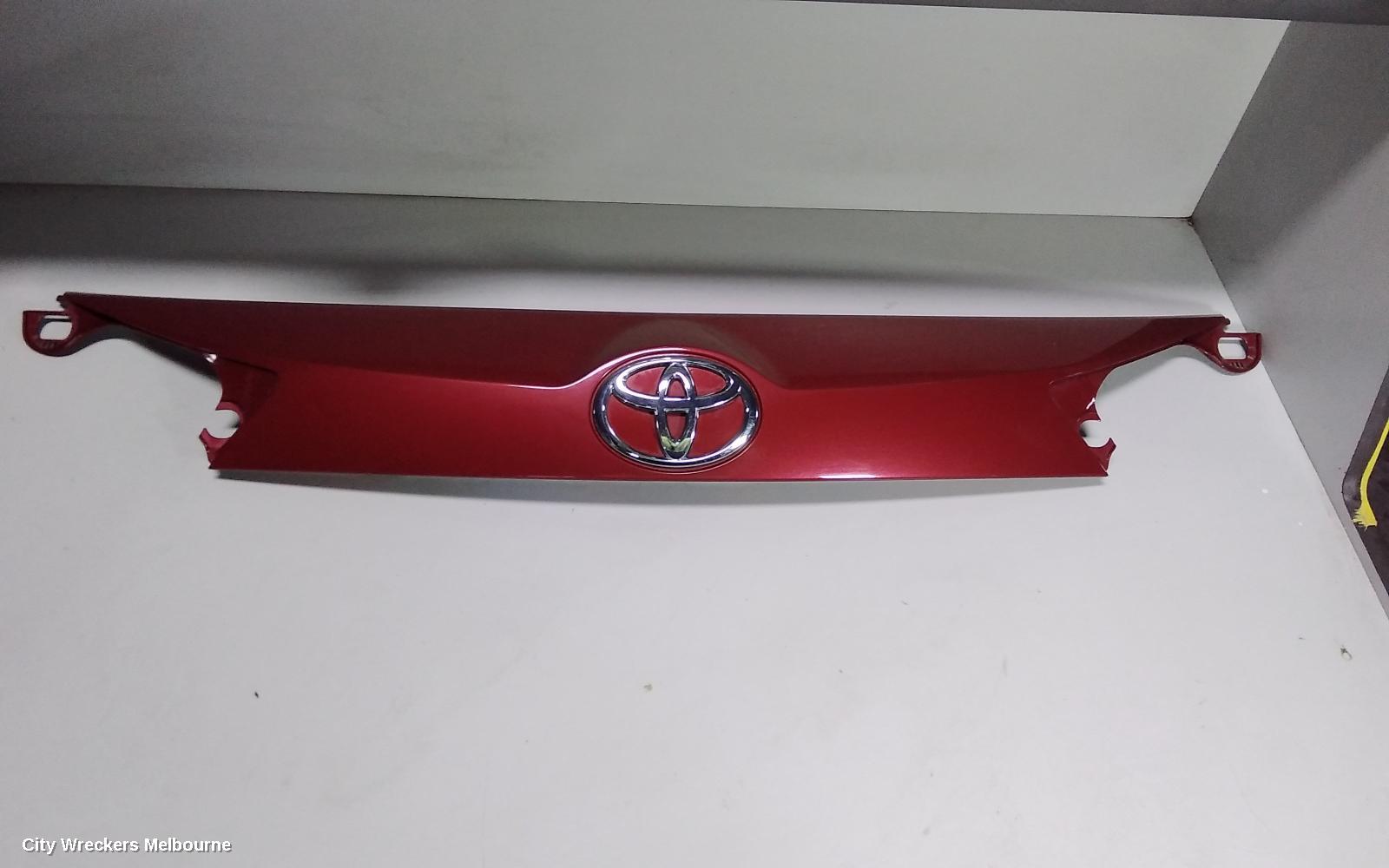 TOYOTA RAV4 REAR GARNISH, TAILGATE GARNISH (CENTRE), GX, XA40, 12/2012 - 09/2015