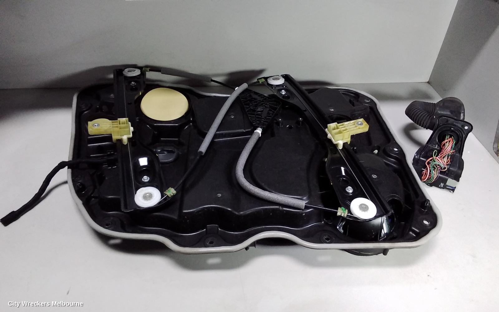 JEEP CHEROKEE RIGHT FRONT WINDOW REG/MOTOR, KL, 02/2014 ONWARDS
