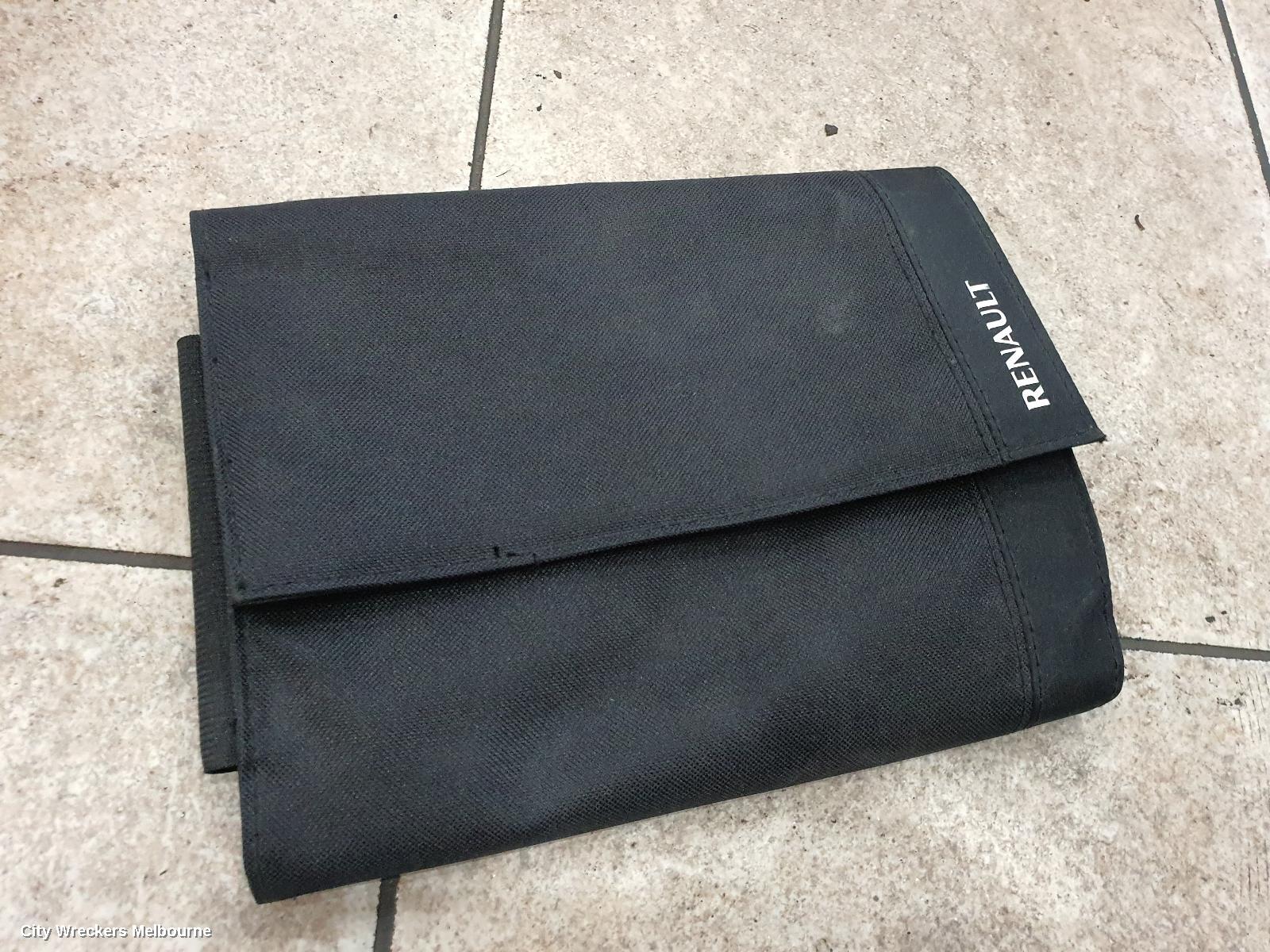 RENAULT KALEOS OWNERS HANDBOOK, H45 11/2011 - 08/2013