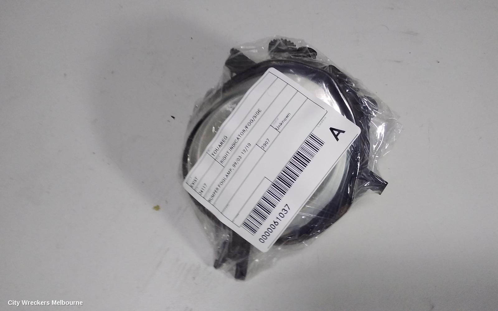 VOLKSWAGEN TOUAREG RIGHT INDICATOR/FOG/SIDE, BUMPER FOGLAMP, 09/2003 - 12/2010