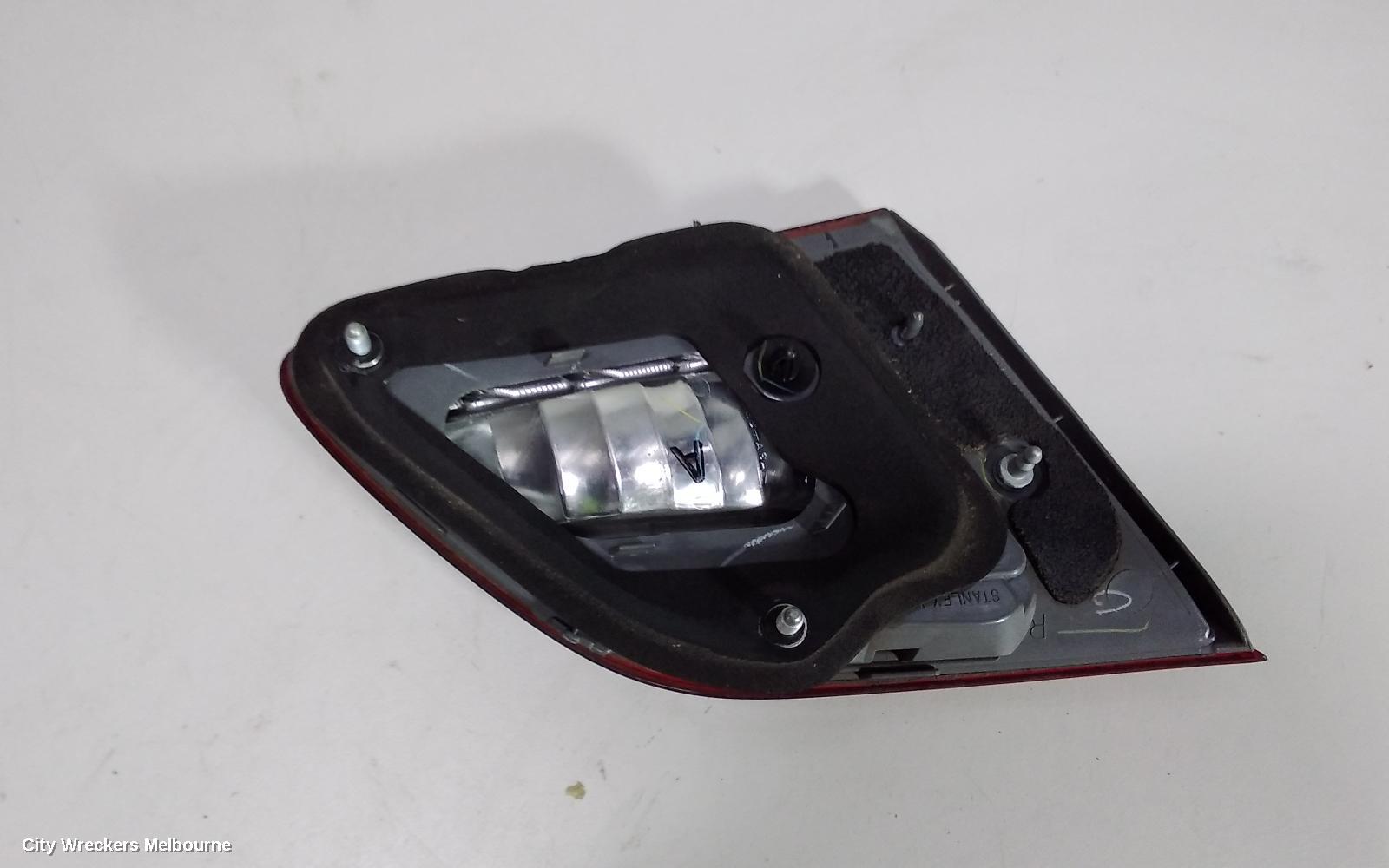 NISSAN PULSAR REAR GARNISH, BOOTLID LAMP (RH SIDE), B17, SEDAN, 12/2012 - 12/2017