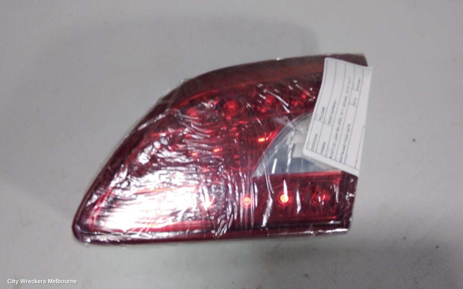 NISSAN PULSAR REAR GARNISH, BOOTLID LAMP (RH SIDE), B17, SEDAN, 12/2012 - 12/2017