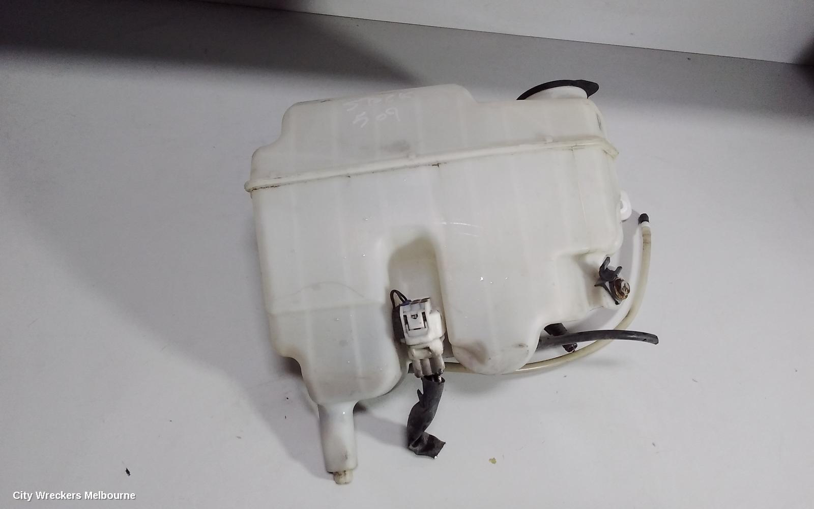 TOYOTA HIACE WASHER BOTTLE, TRH/KDH, 03/2005 - 04/2019