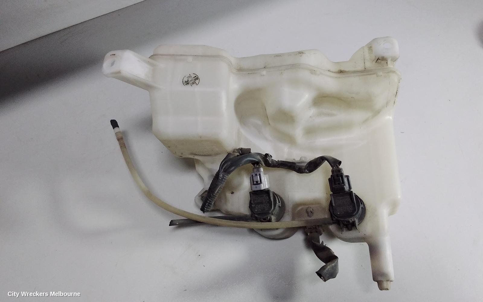 TOYOTA HIACE WASHER BOTTLE, TRH/KDH, 03/2005 - 04/2019