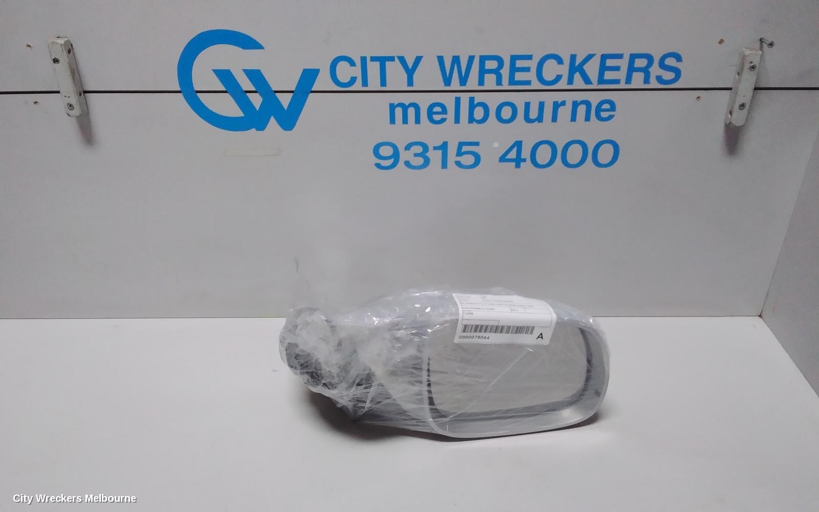 AUDI Q5 RIGHT DOOR MIRROR, 8R, MANUAL FOLD, NON LANE CHANGE ASSIST TYPE (6XC/7Y0 1PLUG, 7 WIRE), 03/2009 - 11/2014
