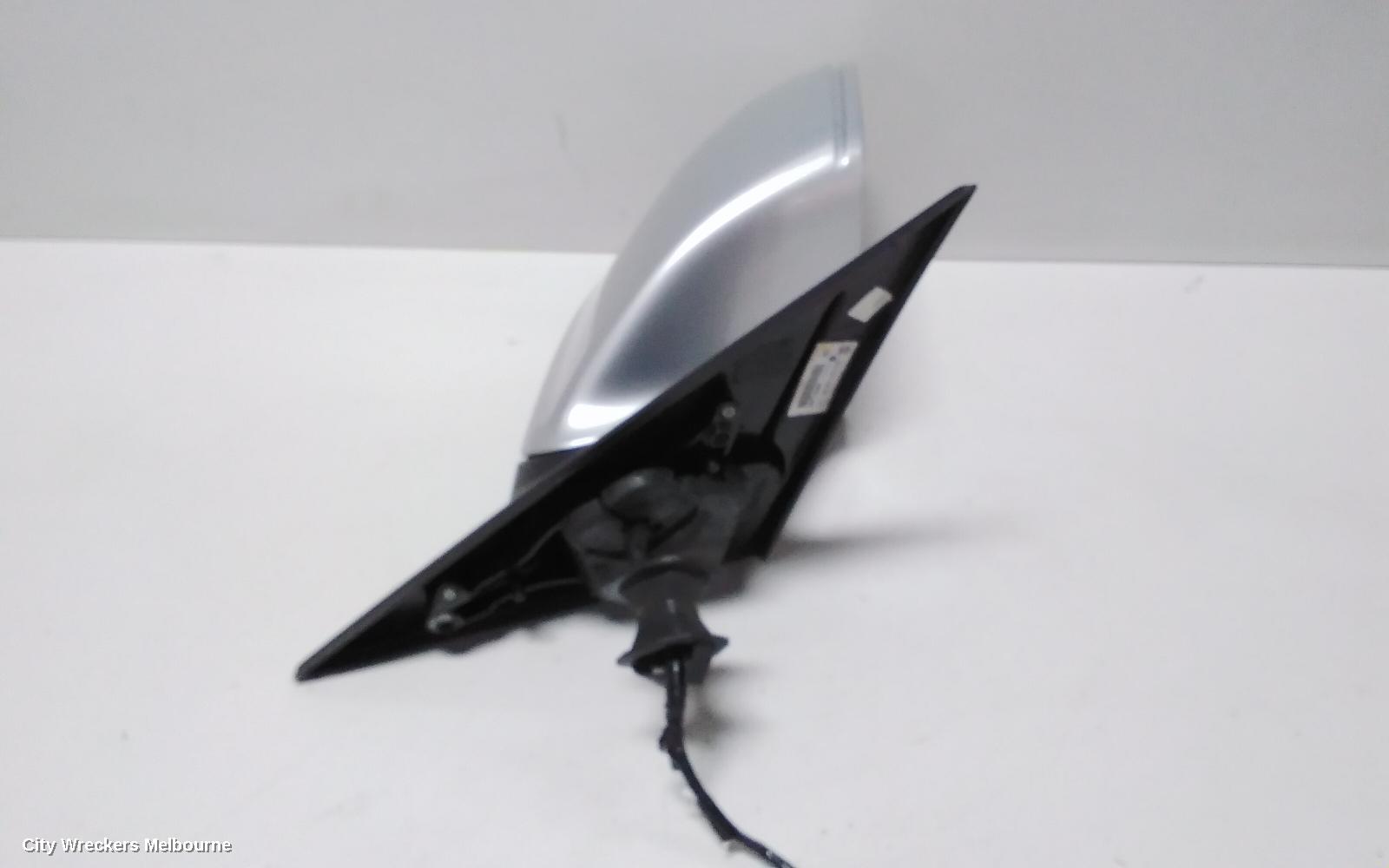 AUDI Q5 RIGHT DOOR MIRROR, 8R, MANUAL FOLD, NON LANE CHANGE ASSIST TYPE (6XC/7Y0 1PLUG, 7 WIRE), 03/2009 - 11/2014