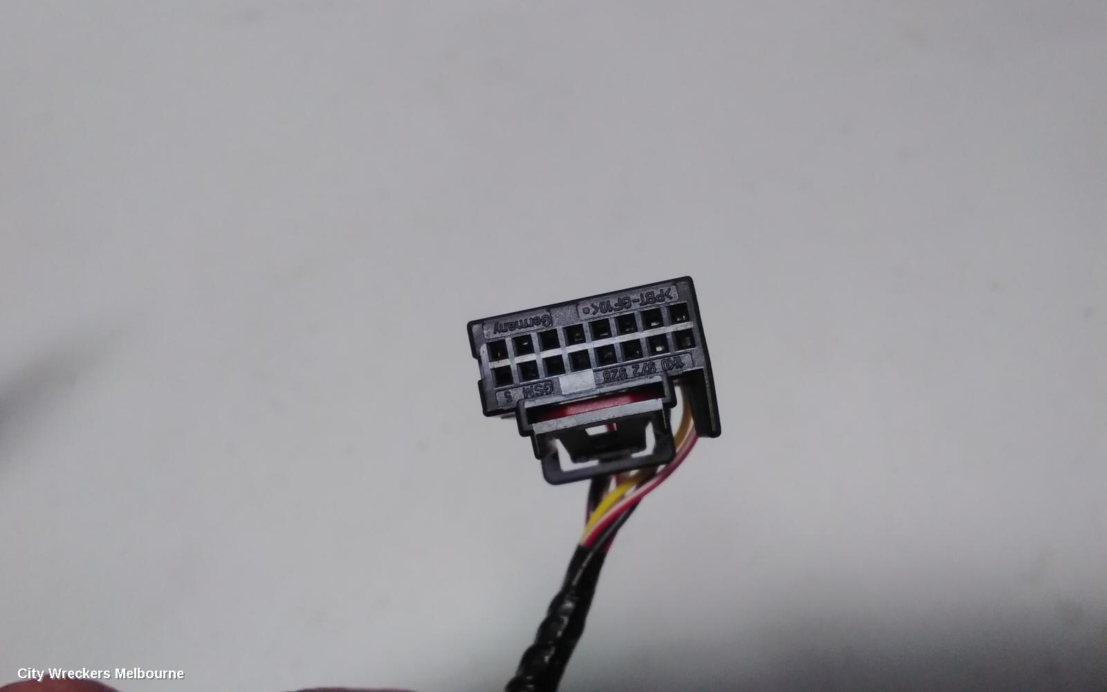 AUDI Q5 RIGHT DOOR MIRROR, 8R, MANUAL FOLD, NON LANE CHANGE ASSIST TYPE (6XC/7Y0 1PLUG, 7 WIRE), 03/2009 - 11/2014