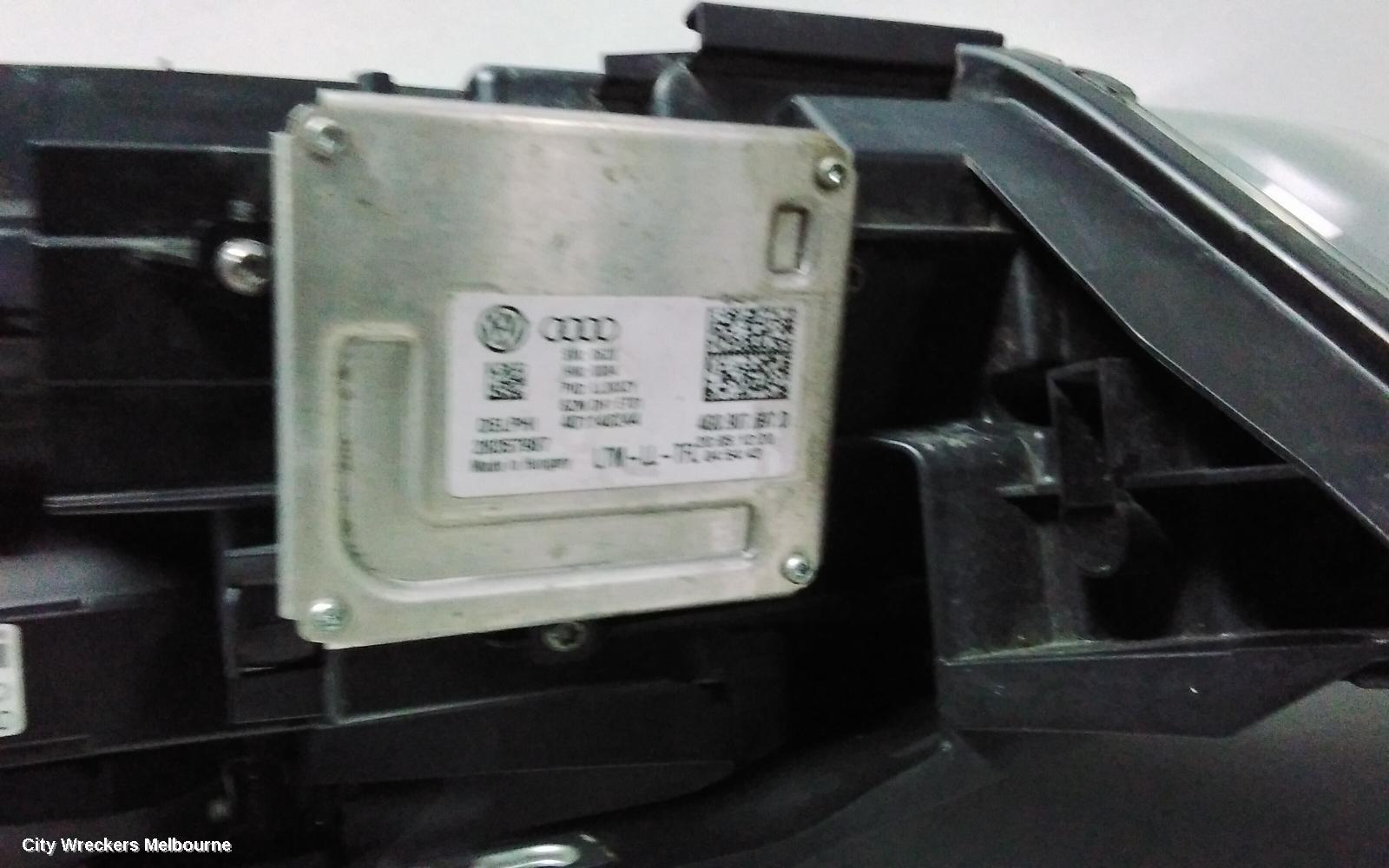 AUDI Q3 RIGHT HEADLAMP, 8U, Q3/RSQ3, XENON, ADAPTIVE TYPE, 03/2012 - 10/2014