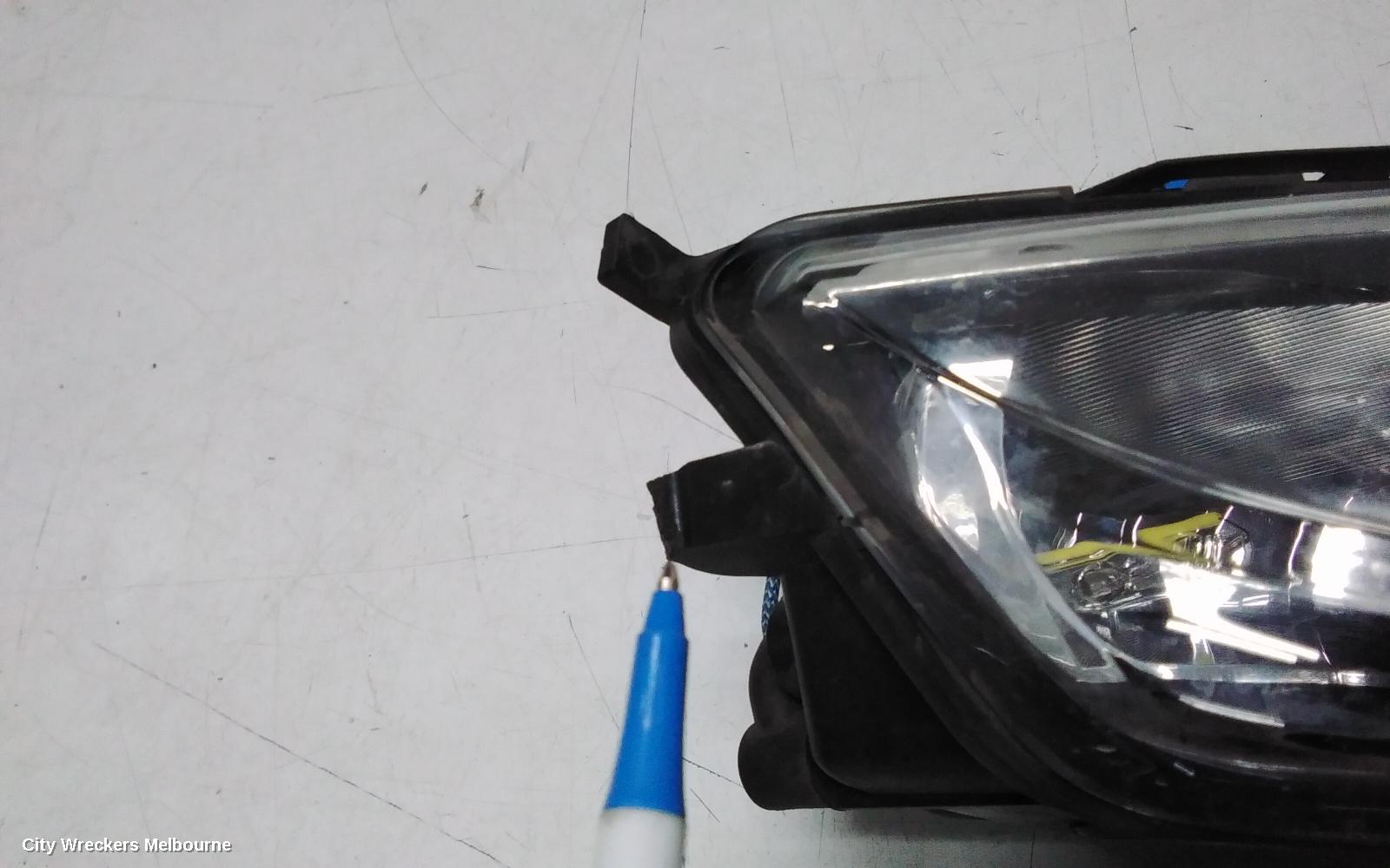 VOLKSWAGEN PASSAT LEFT INDICATOR/FOG/SIDE, BUMPER FOGLAMP, 3CC, SEDAN, 03/2012 - 12/2016