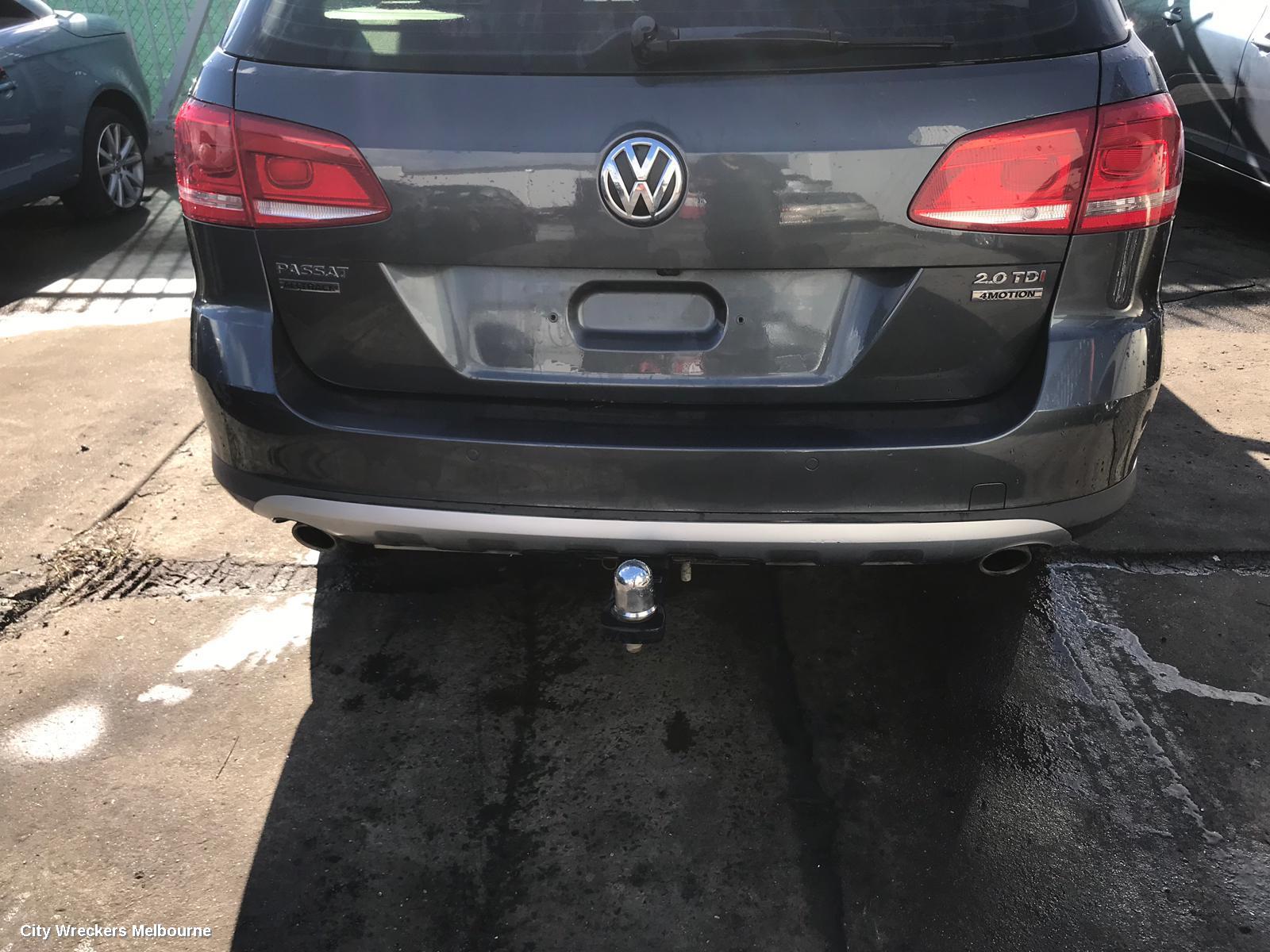 VOLKSWAGEN PASSAT REAR GARNISH, TAILGATE LAMP (LH SIDE), NON LED TYPE, 3C/MK6 B7, WAGON, 09/2010 - 05/2015