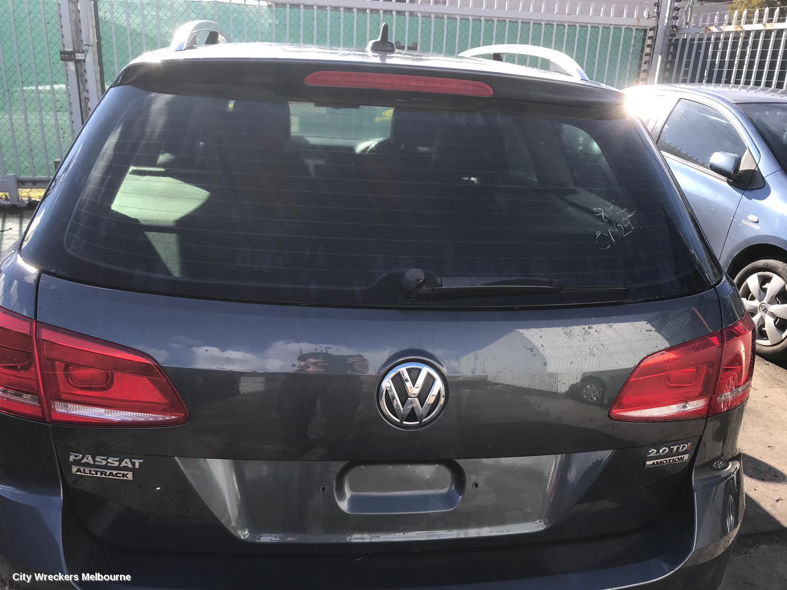 VOLKSWAGEN PASSAT REAR GARNISH, TAILGATE LAMP (LH SIDE), NON LED TYPE, 3C/MK6 B7, WAGON, 09/2010 - 05/2015