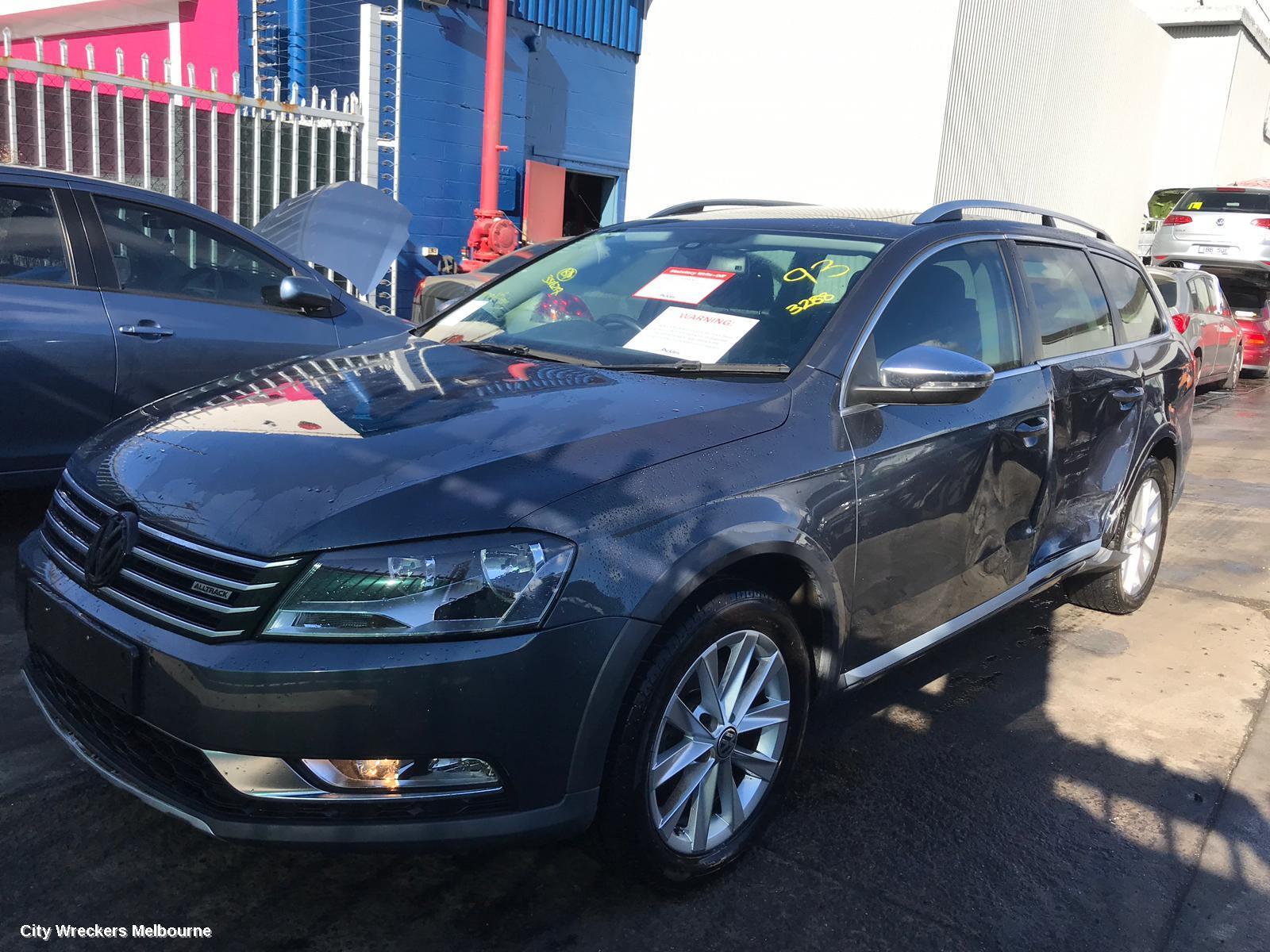 VOLKSWAGEN PASSAT REAR GARNISH, TAILGATE LAMP (LH SIDE), NON LED TYPE, 3C/MK6 B7, WAGON, 09/2010 - 05/2015