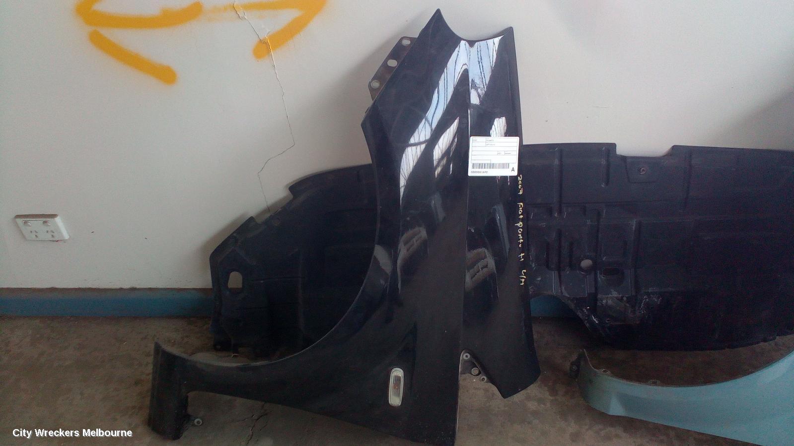 KIA PICANTO LEFT GUARD