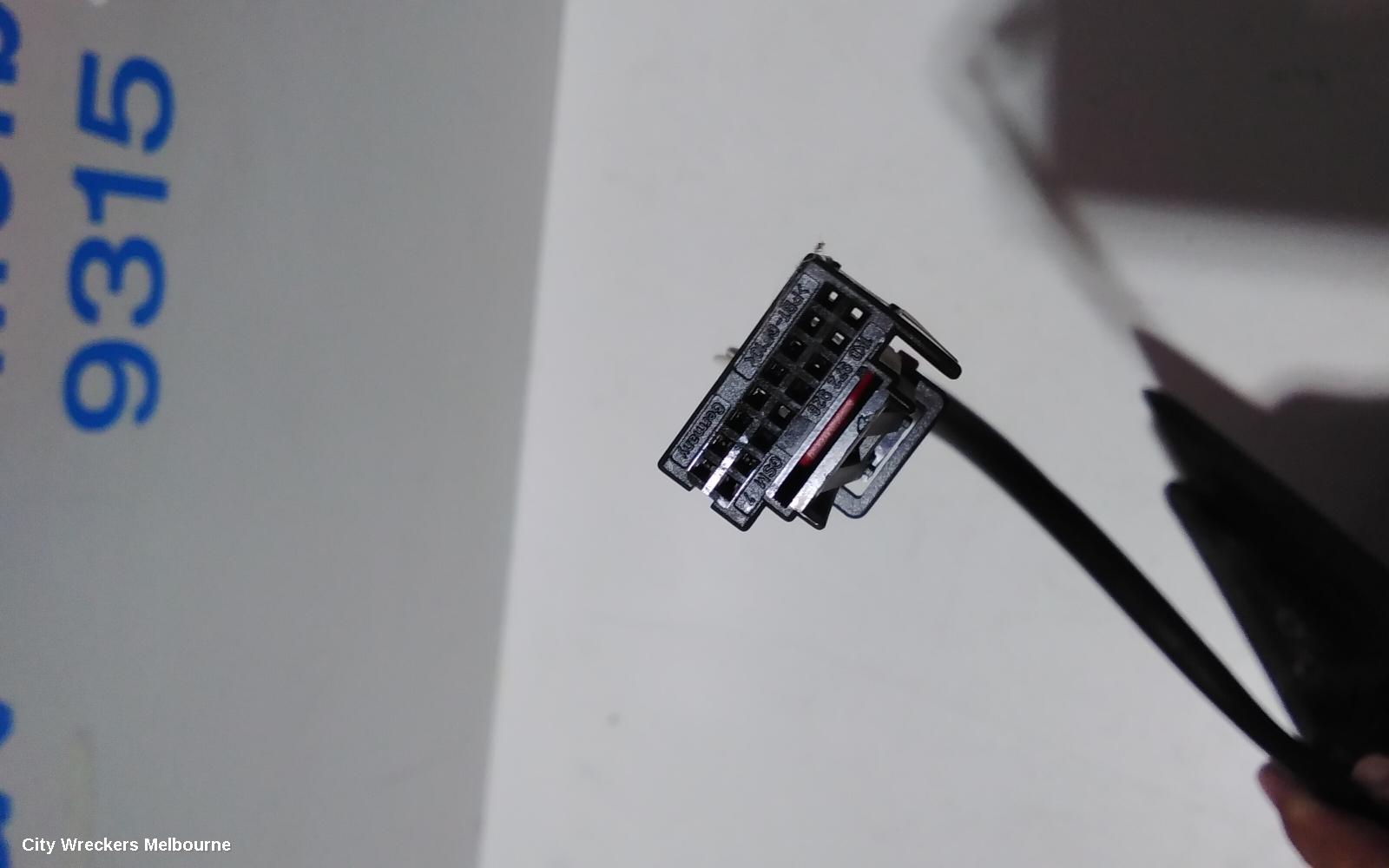 AUDI A4 RIGHT DOOR MIRROR, B8 8K, A4, MANUAL FOLD, NO LANE CHANGE ASSIST TYPE, 1 PLUG (6 WIRE), 02/2008 - 05/2009