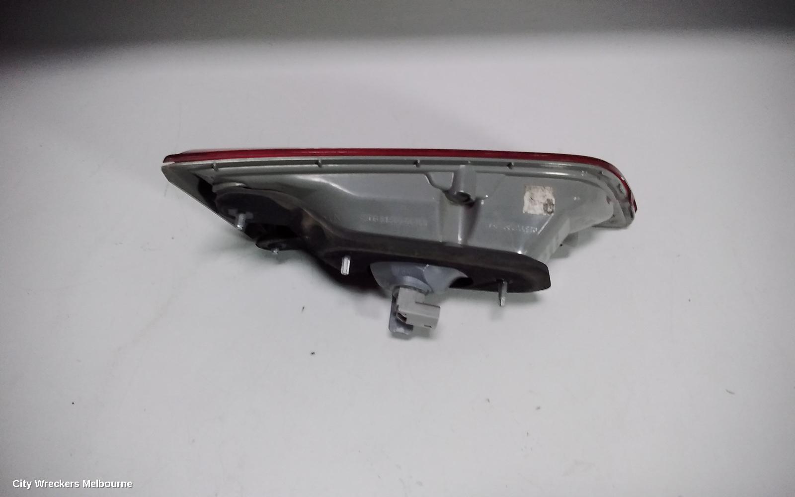 TOYOTA CAMRY REAR GARNISH, BOOTLID LAMP (RH SIDE), AVV50, HYBRID, 03/2012 ONWARDS