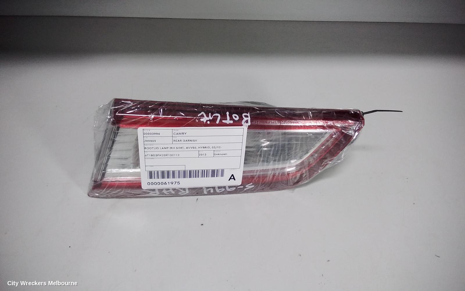 TOYOTA CAMRY REAR GARNISH, BOOTLID LAMP (RH SIDE), AVV50, HYBRID, 03/2012 ONWARDS