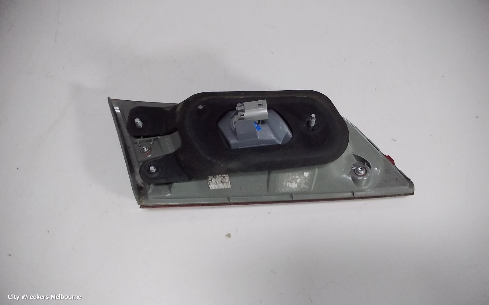 TOYOTA CAMRY REAR GARNISH, BOOTLID LAMP (RH SIDE), AVV50, HYBRID, 03/2012 ONWARDS