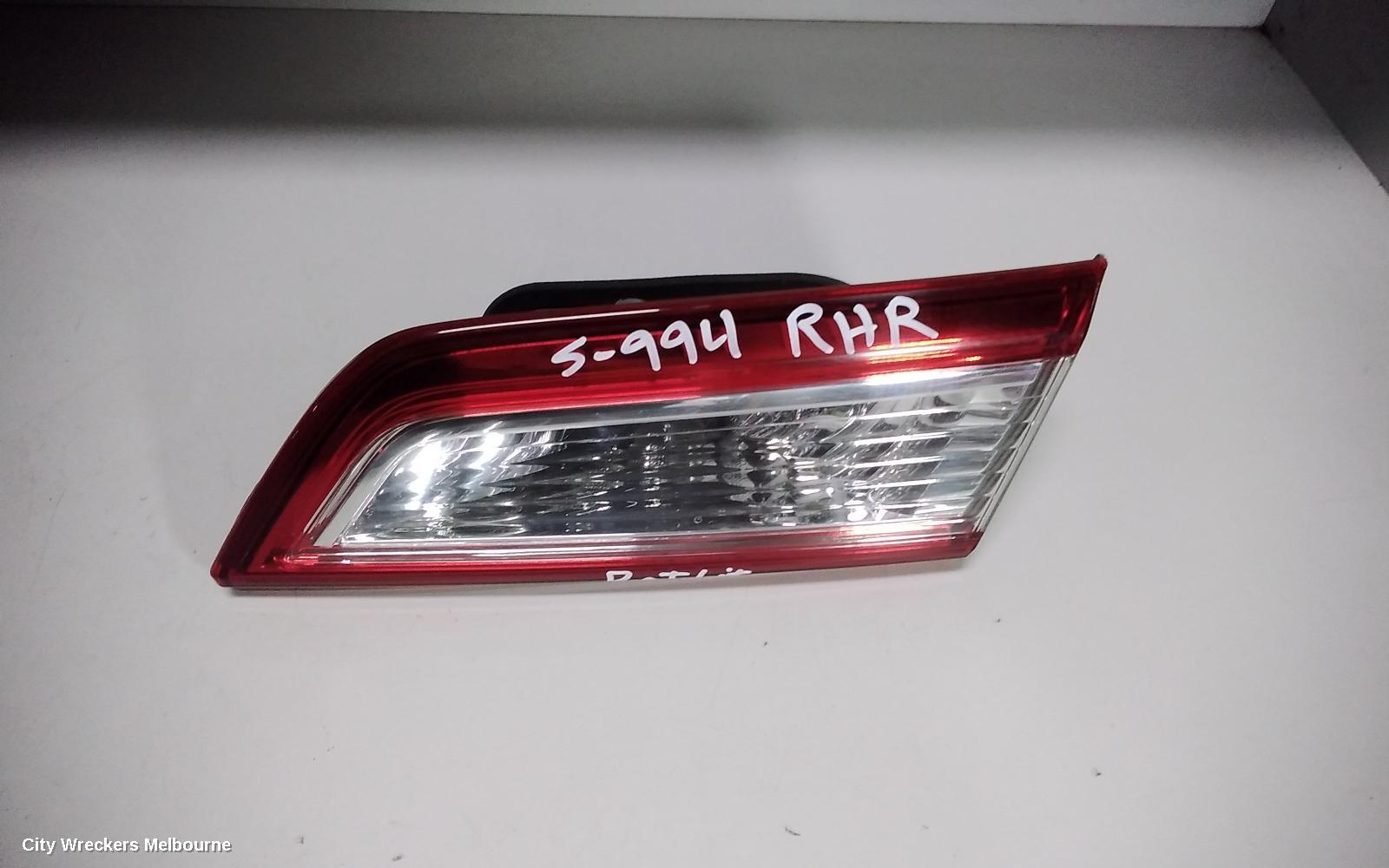 TOYOTA CAMRY REAR GARNISH, BOOTLID LAMP (RH SIDE), AVV50, HYBRID, 03/2012 ONWARDS
