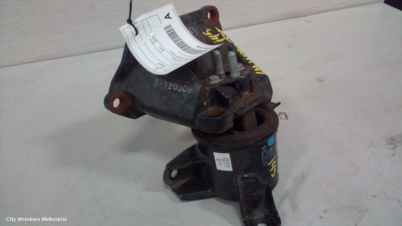 HYUNDAI I45 MOUNT, YF, 02/2010 - 05/2014