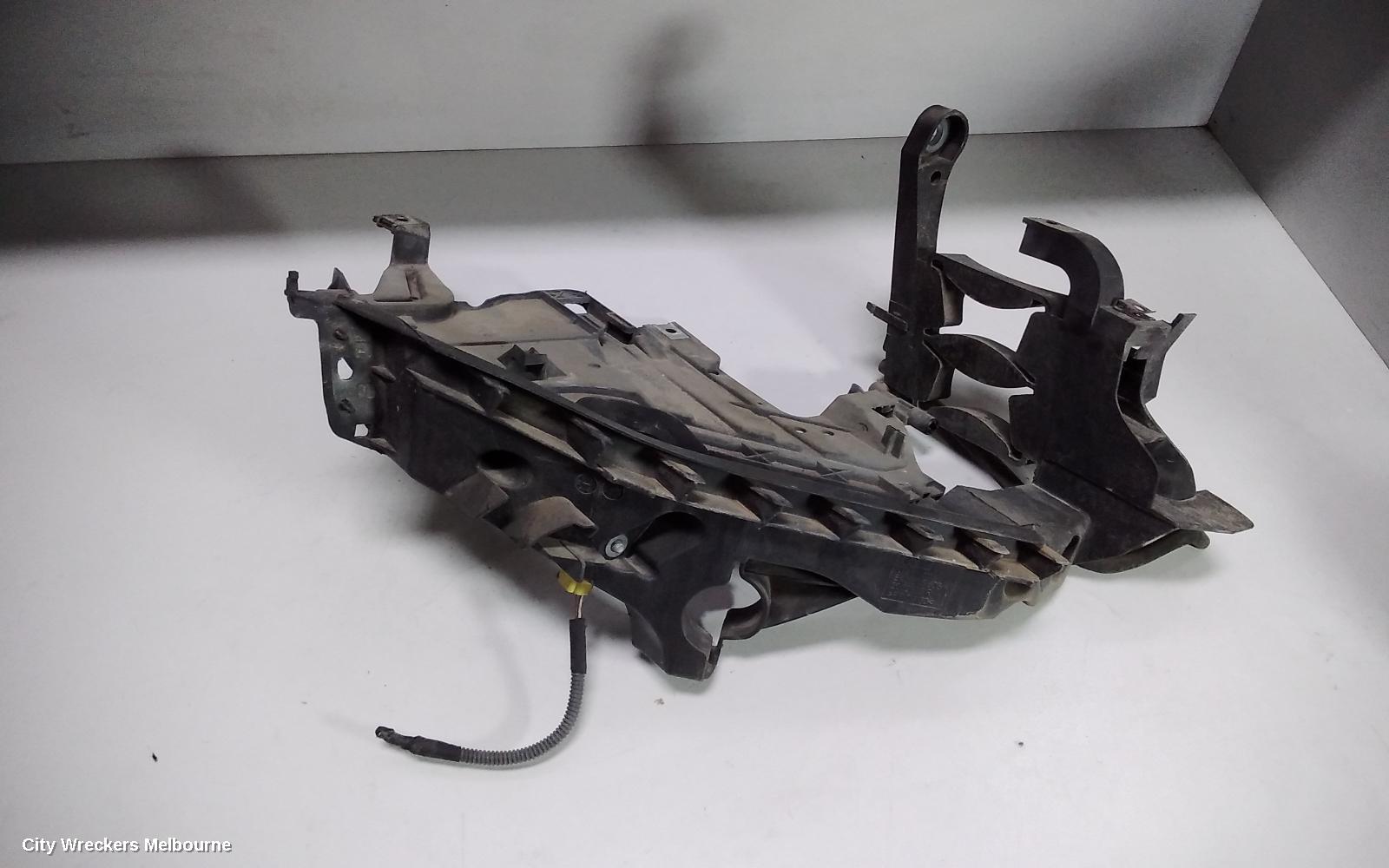 AUDI A4, B8 8K, 04/2008 - 06/2012, RHF LOWER HEADLIGHT BRACKET: 62065