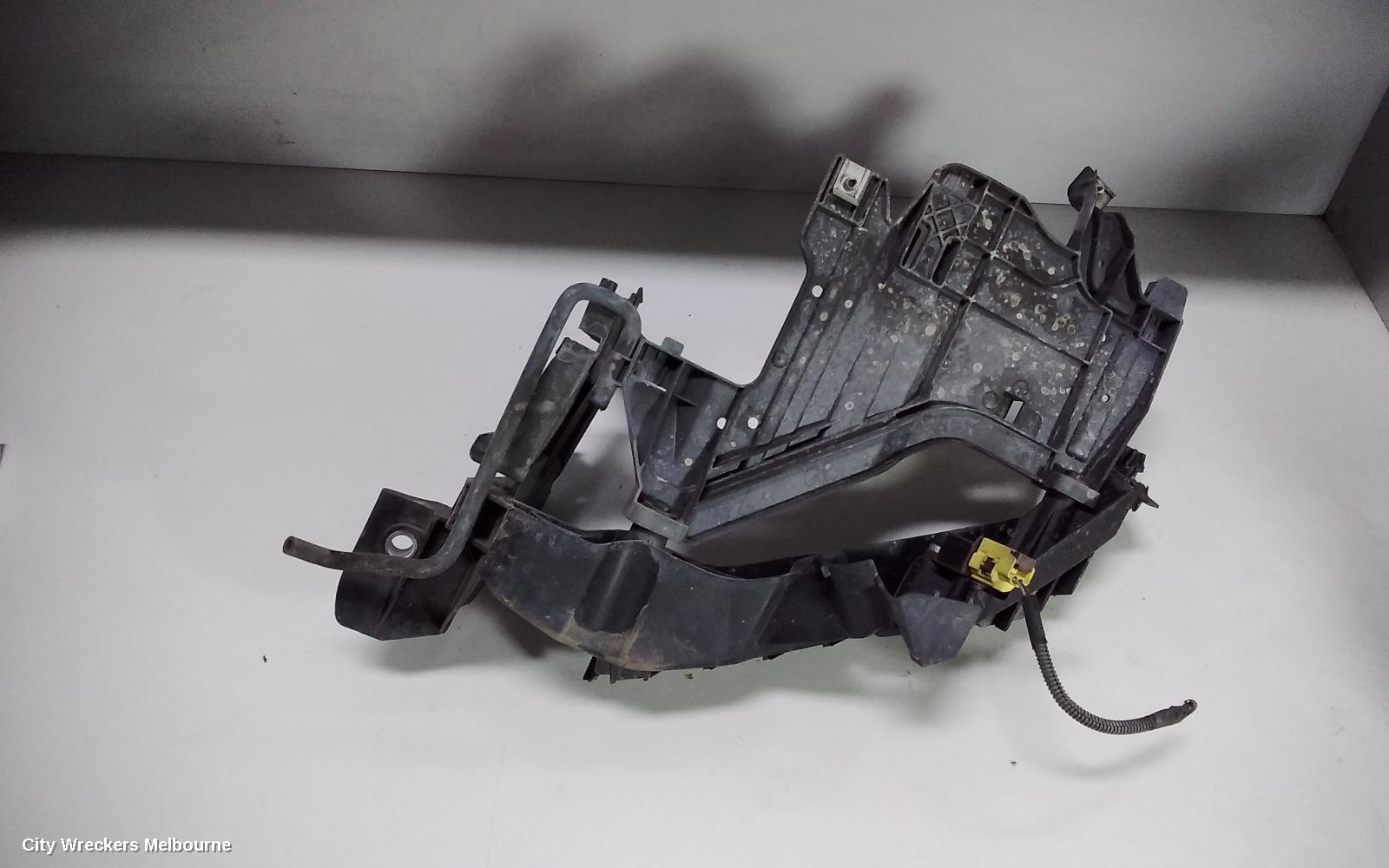 AUDI A4, B8 8K, 04/2008 - 06/2012, RHF LOWER HEADLIGHT BRACKET: 62065