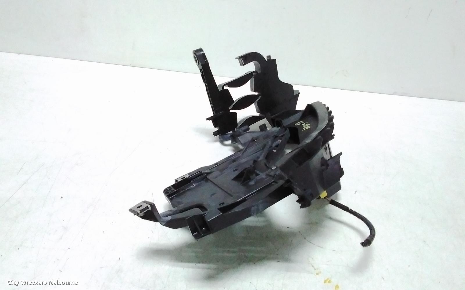 AUDI A4, B8 8K, 04/2008 - 06/2012, RHF LOWER HEADLIGHT BRACKET: 62065