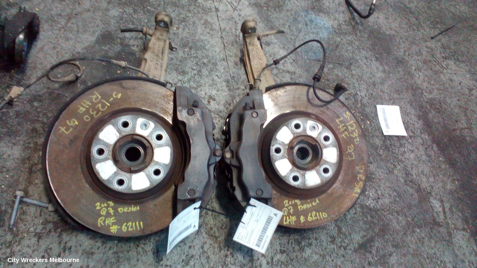 AUDI Q7 RIGHT FRONT HUB ASSEMBLY, 4L, 09/2006 - 08/2015