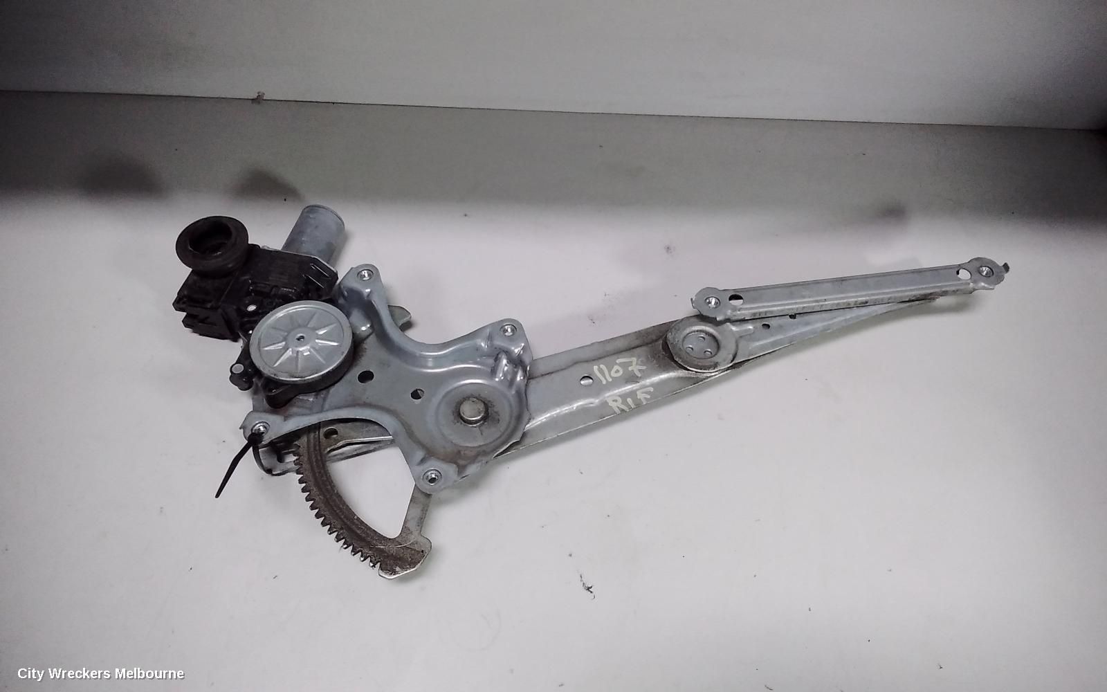 TOYOTA COROLLA RIGHT FRONT WINDOW REG/MOTOR, ZRE182R, HATCH, 01/2014 - 06/2018