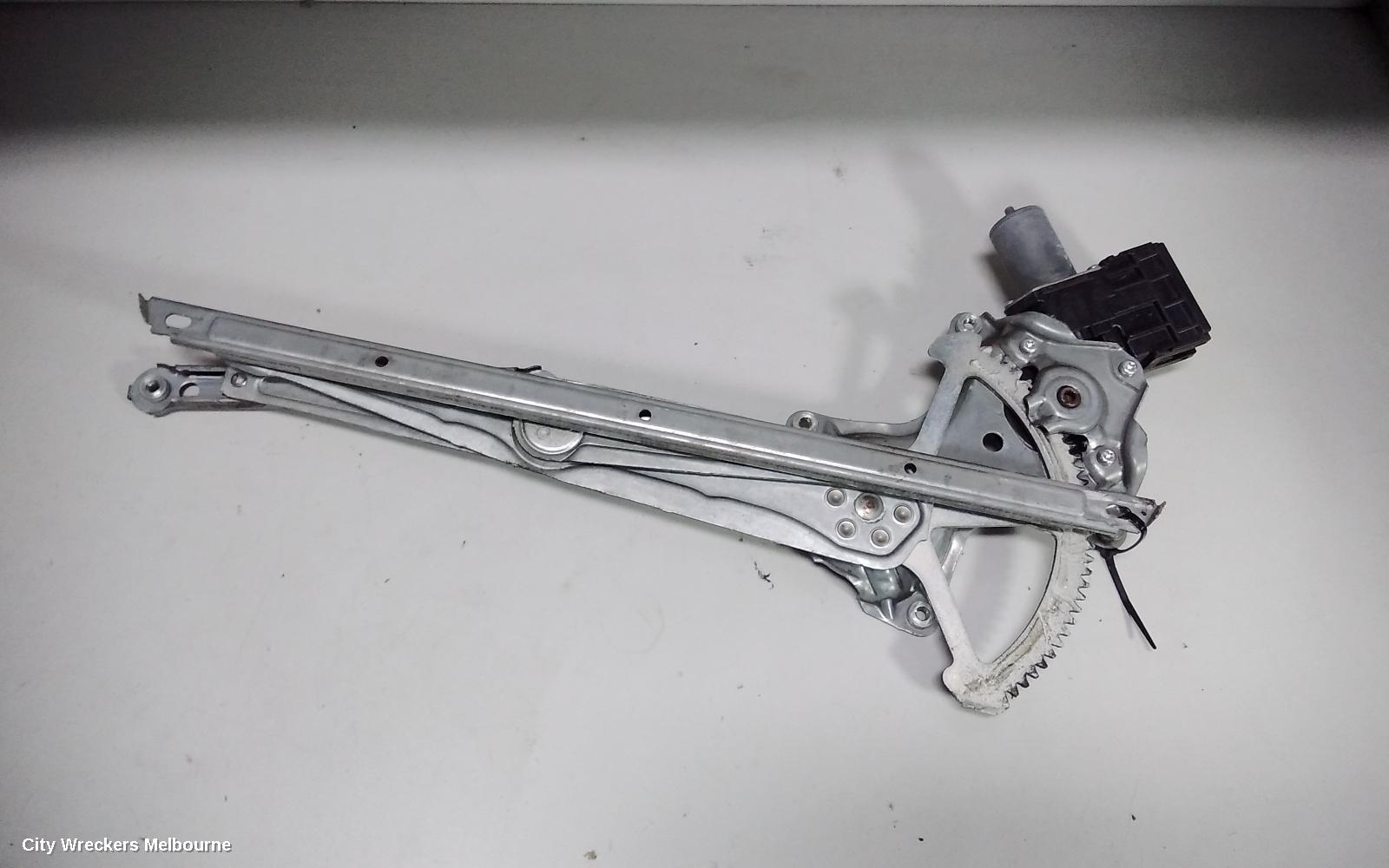 TOYOTA COROLLA RIGHT FRONT WINDOW REG/MOTOR, ZRE182R, HATCH, 01/2014 - 06/2018