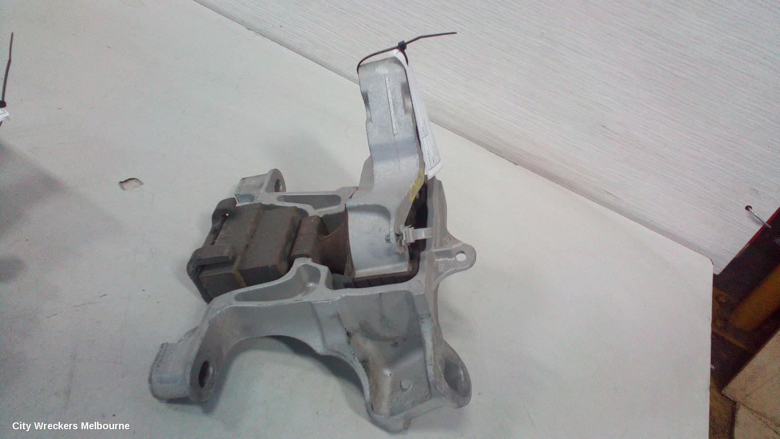 MAZDA CX3 MOUNT, DK, 03/2015 ONWARDS