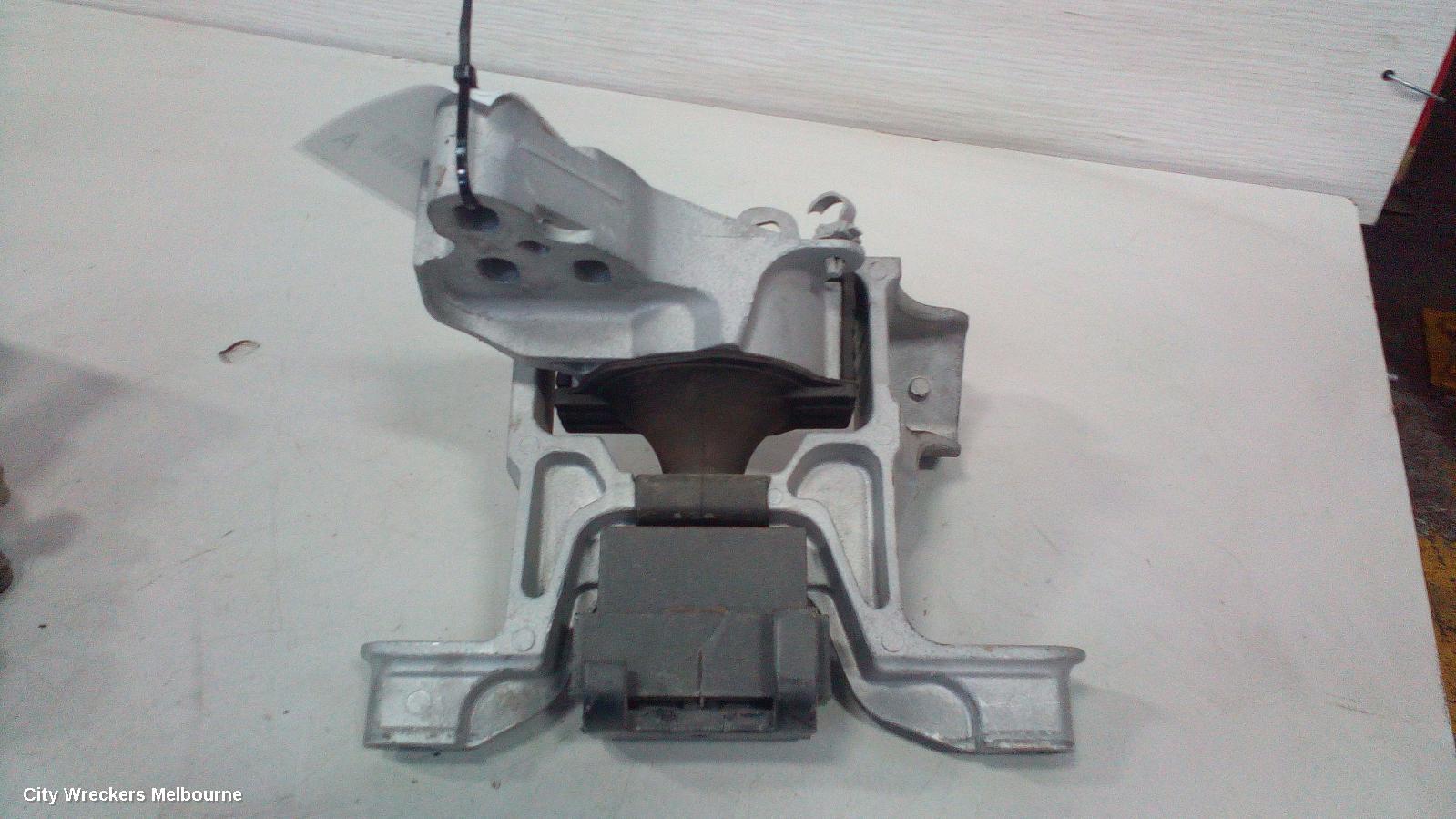 MAZDA CX3 MOUNT, DK, 03/2015 ONWARDS