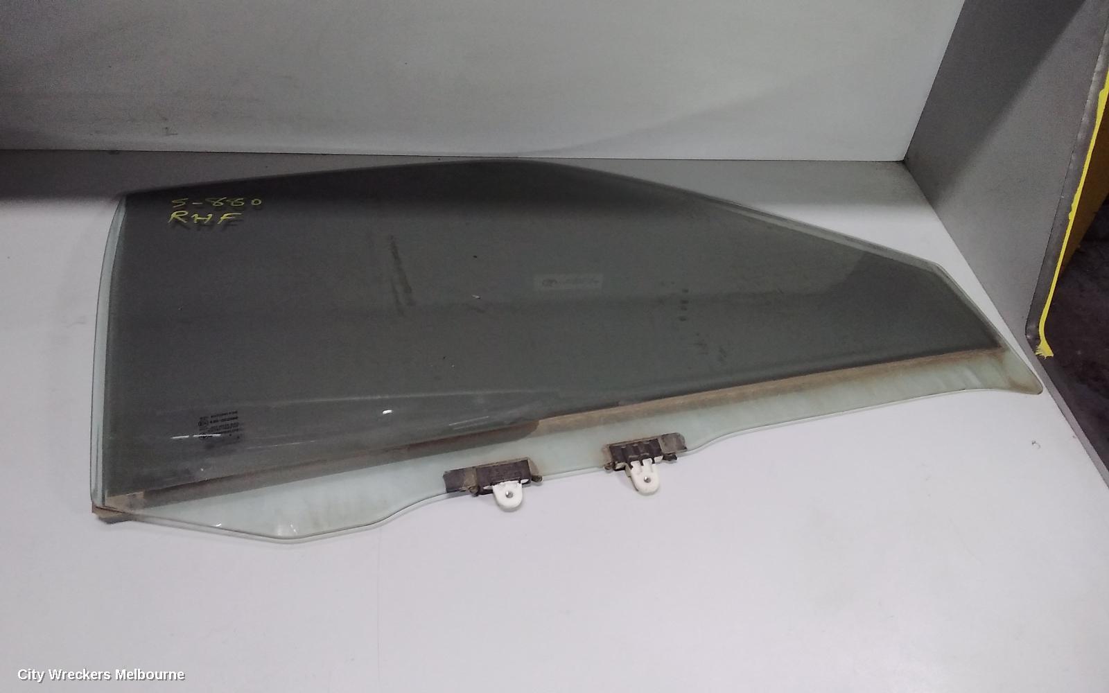 NISSAN NAVARA RIGHT FRONT DOOR WINDOW, D40 (VIN MNT), 09/2005 - 08/2015