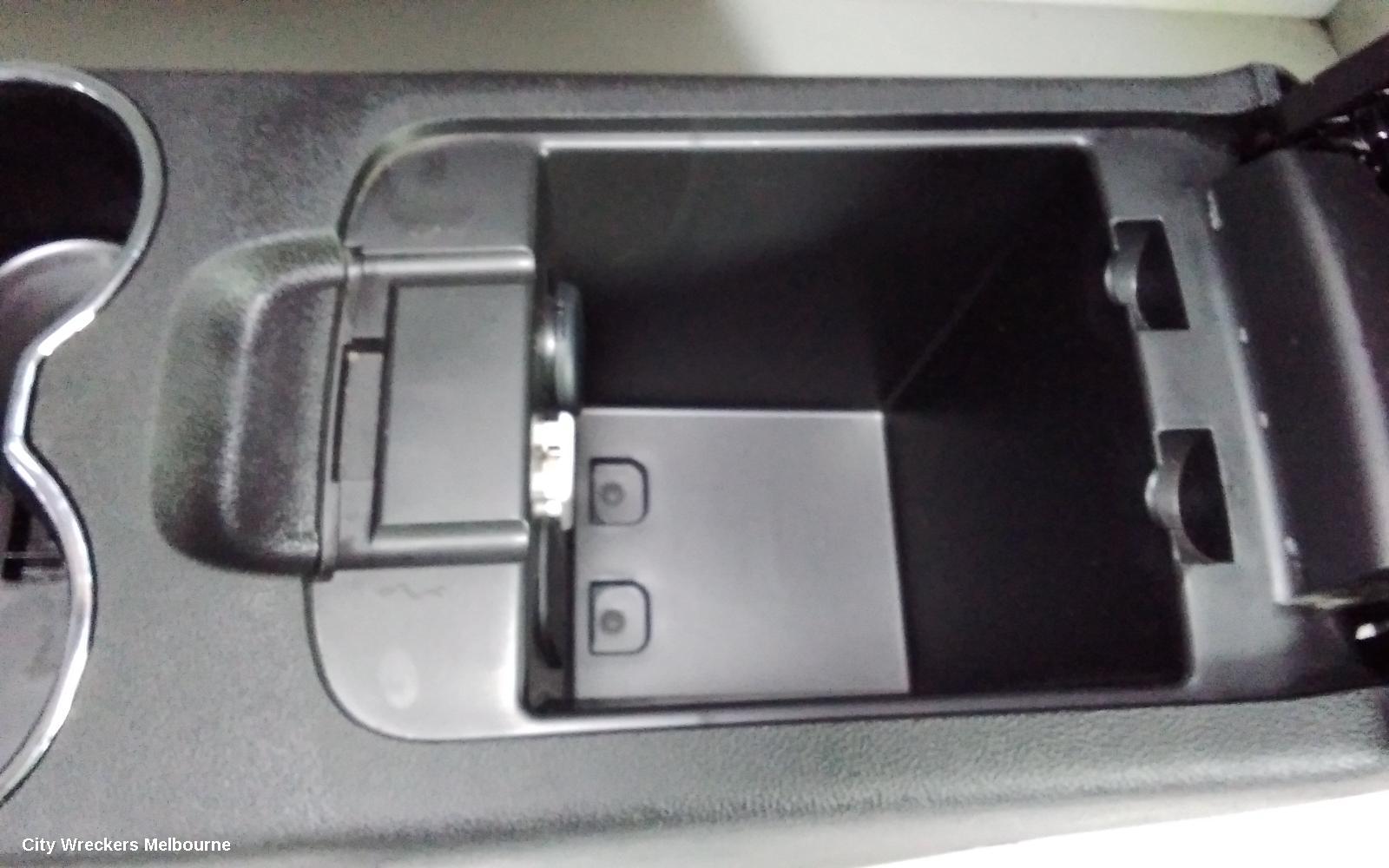HOLDEN COMMODORE CONSOLE, VF, 05/2013 - 12/2017