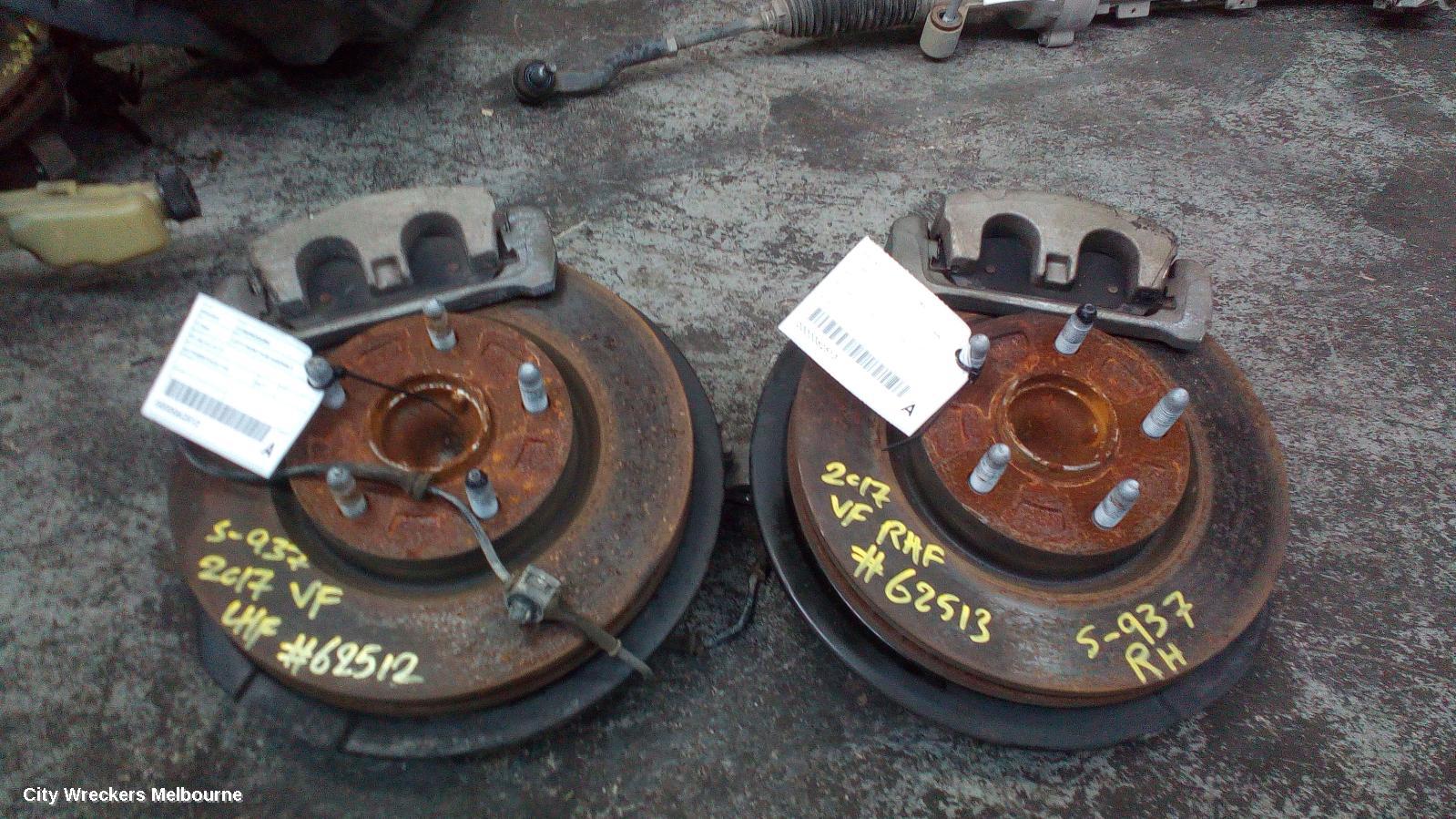 HOLDEN COMMODORE RIGHT FRONT HUB ASSEMBLY, VF, 05/2013 - 12/2017