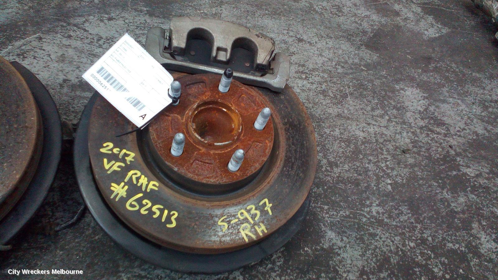 HOLDEN COMMODORE RIGHT FRONT HUB ASSEMBLY, VF, 05/2013 - 12/2017