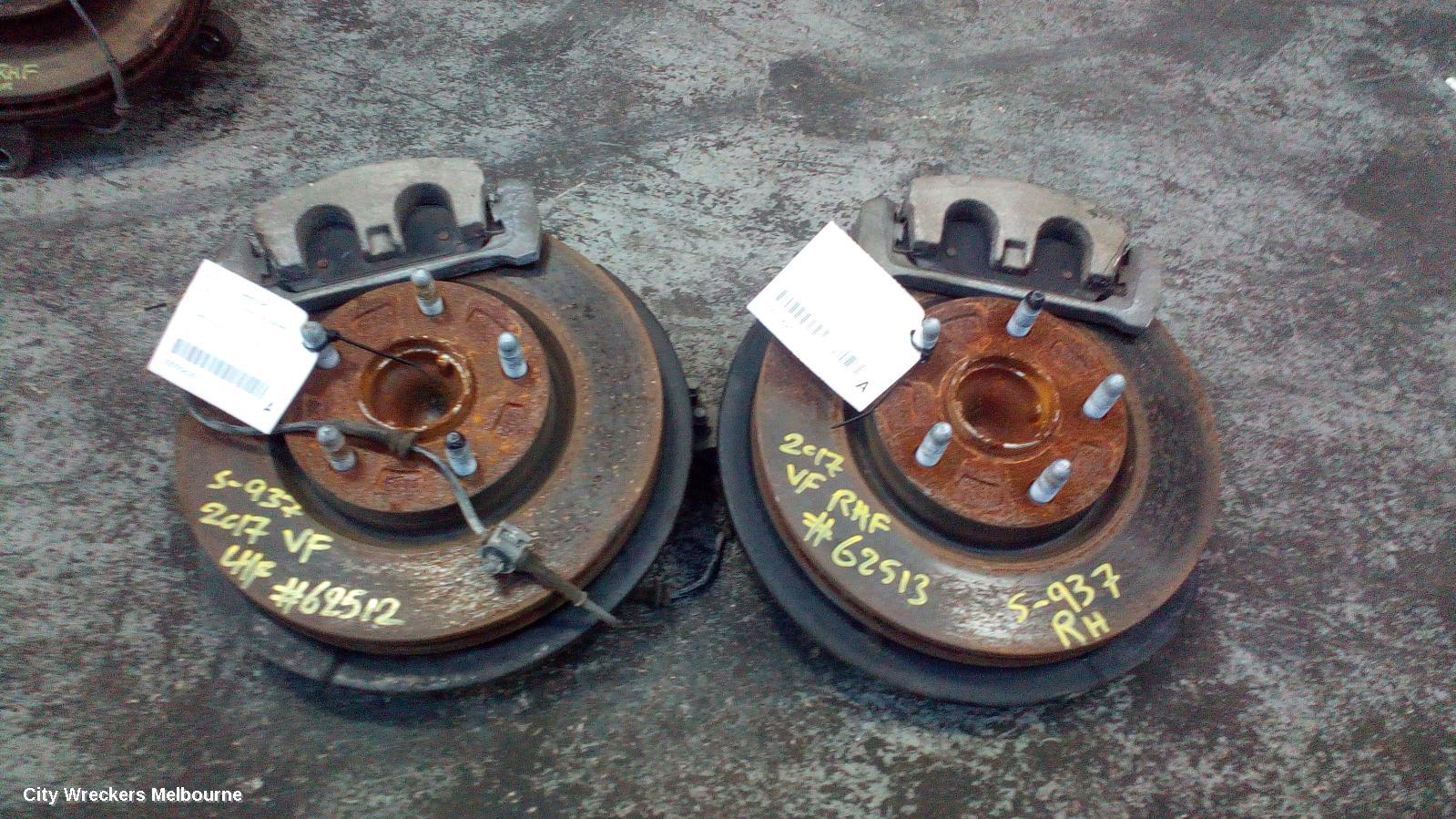 HOLDEN COMMODORE RIGHT FRONT HUB ASSEMBLY, VF, 05/2013 - 12/2017