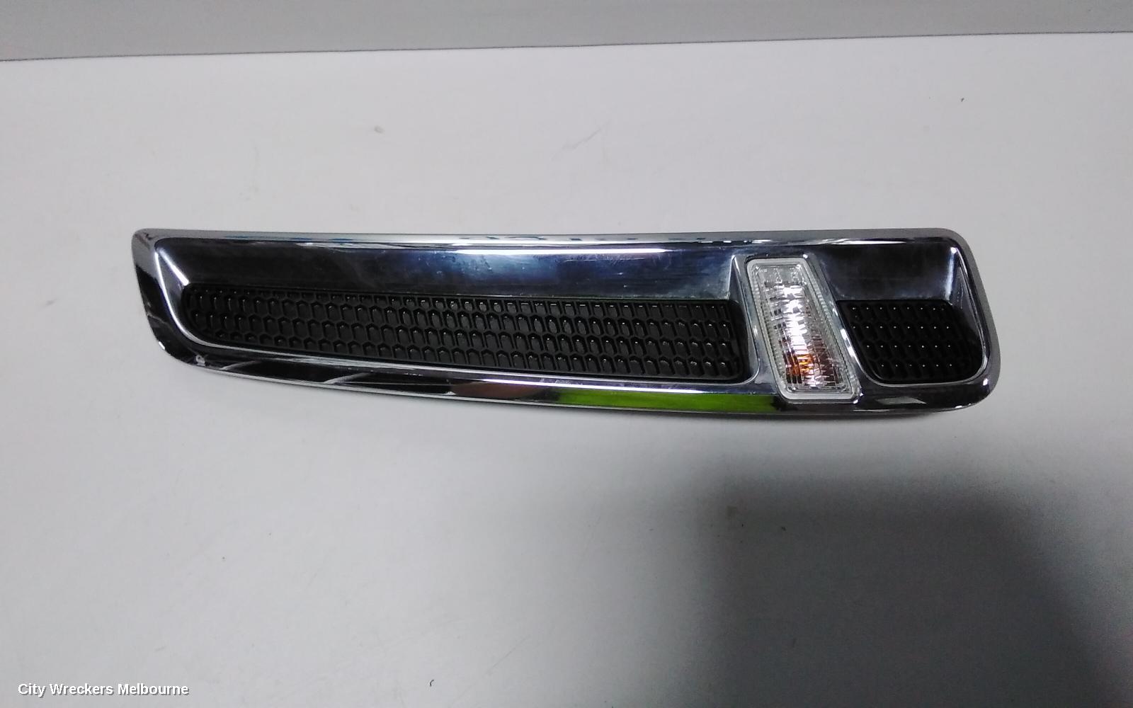 HOLDEN COMMODORE RIGHT INDICATOR/FOG/SIDE, GUARD FLASHER (REPEATER), VF, 05/2013 - 12/2017