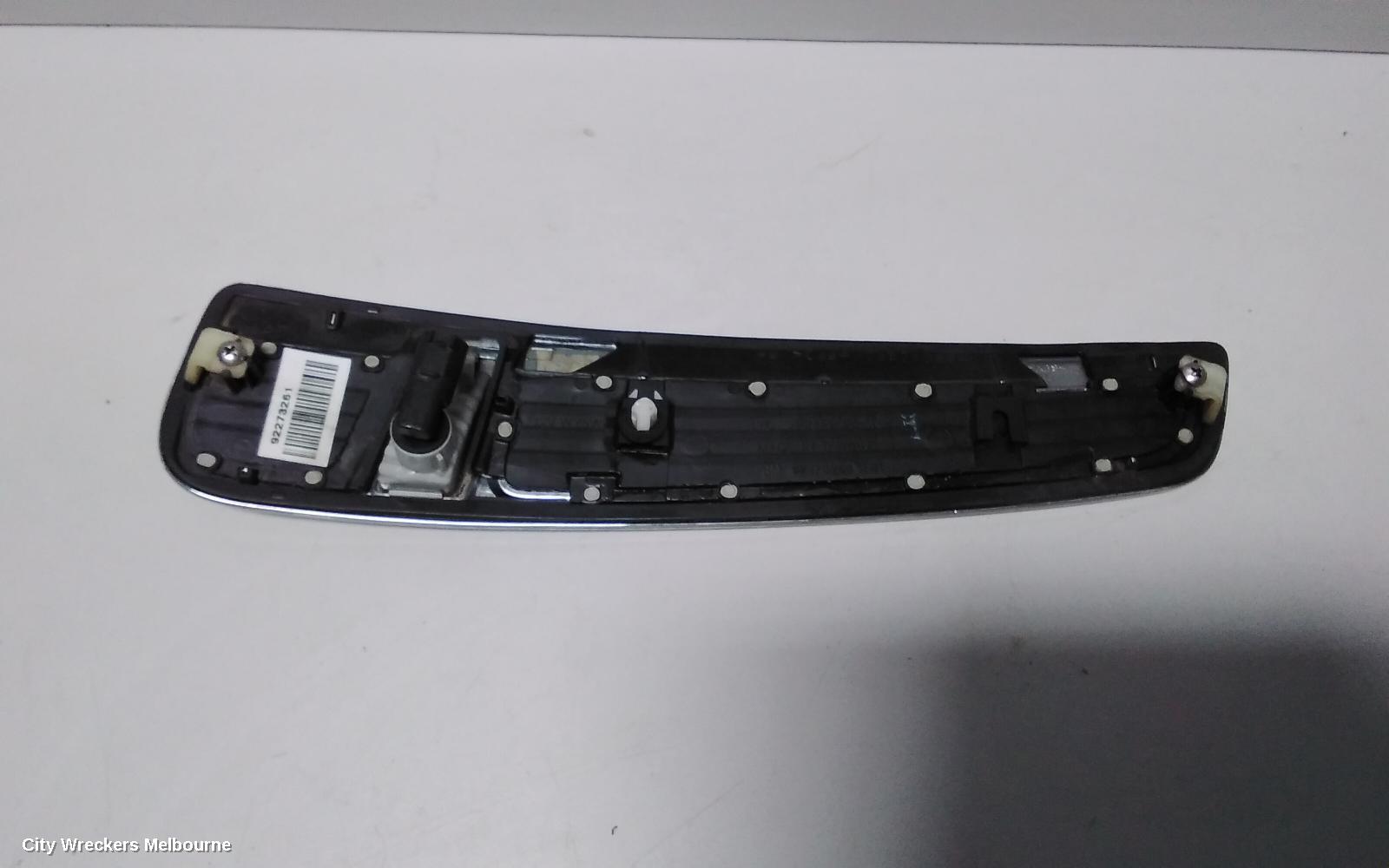HOLDEN COMMODORE RIGHT INDICATOR/FOG/SIDE, GUARD FLASHER (REPEATER), VF, 05/2013 - 12/2017