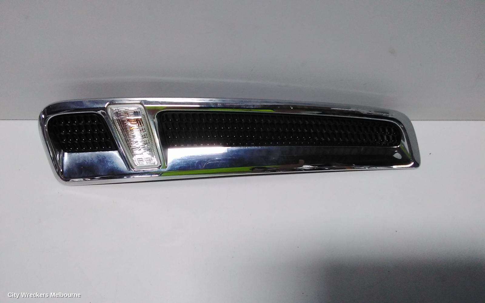 HOLDEN COMMODORE RIGHT INDICATOR/FOG/SIDE, GUARD FLASHER (REPEATER), VF, 05/2013 - 12/2017