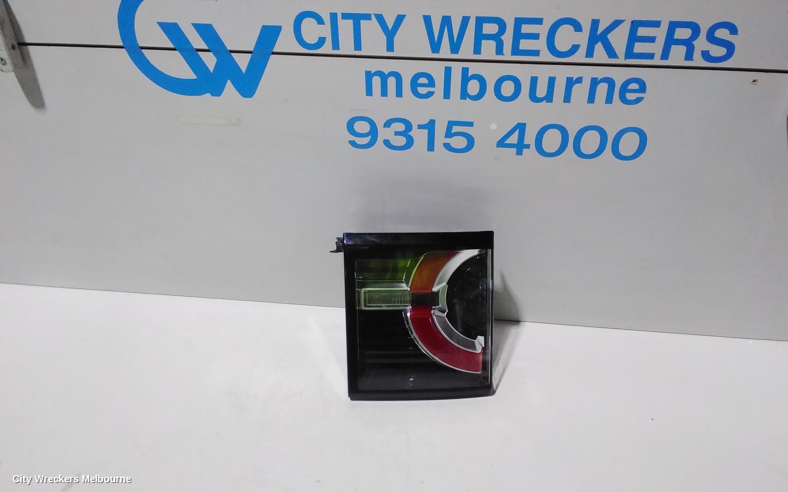 LAND ROVER DISCOVERY SPORT REAR GARNISH, TAILGATE LAMP (RH SIDE), W/ THIN RED LINE, L550, 01/2015 - 06/2019