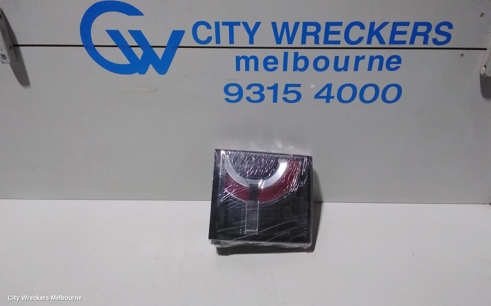 LAND ROVER DISCOVERY SPORT REAR GARNISH, TAILGATE LAMP (RH SIDE), W/ THIN RED LINE, L550, 01/2015 - 06/2019