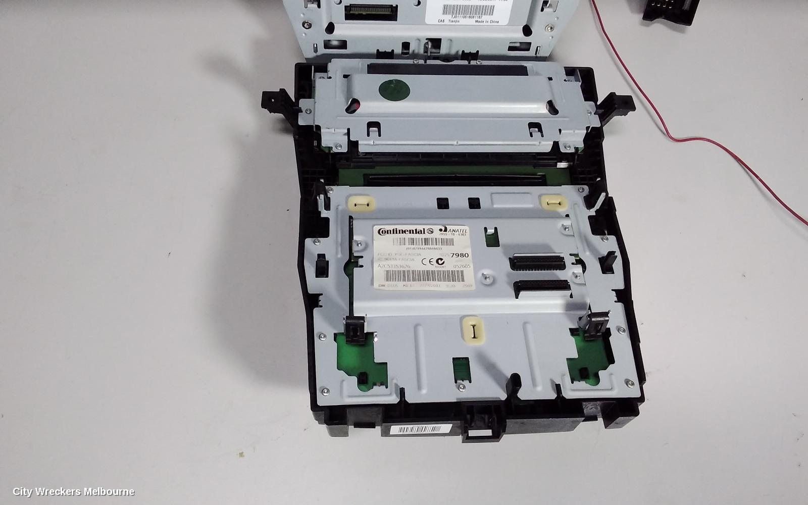HOLDEN COMMODORE RADIO/CD/DVD/SAT/TV, HEAD UNIT & DISPLAY/CONTROL PANEL ASSY, SINGLE DISC CD PLAYER, W/ SAT NAV, VE, HSV/CALAIS/SSV, 09/2009 - 04/2013